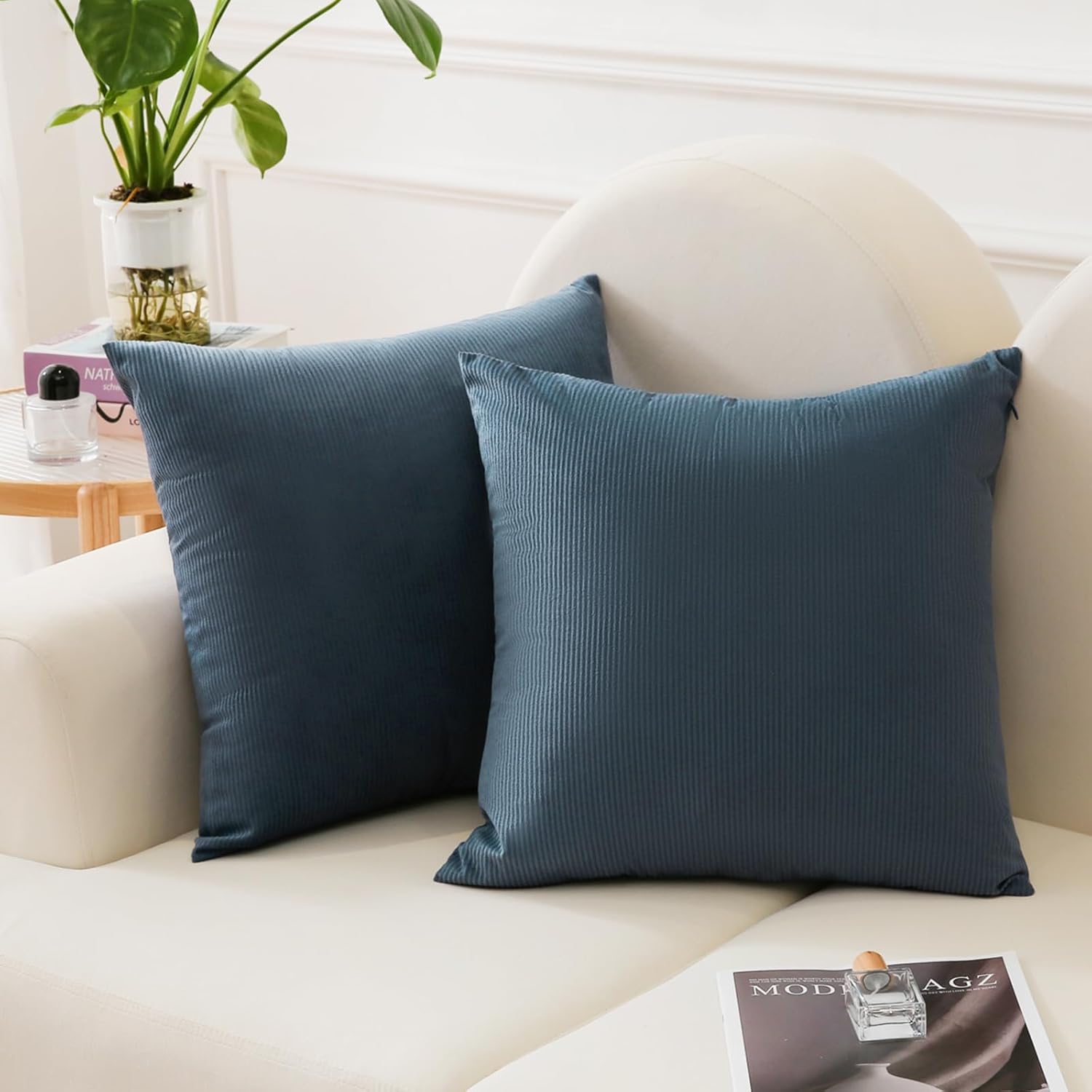 JIAHANNHA Juego de 2 fundas de almohada de terciopelo azul gris de 24 x 24 pulgadas, fundas de cojín cuadradas con diseño de rayas suaves y
