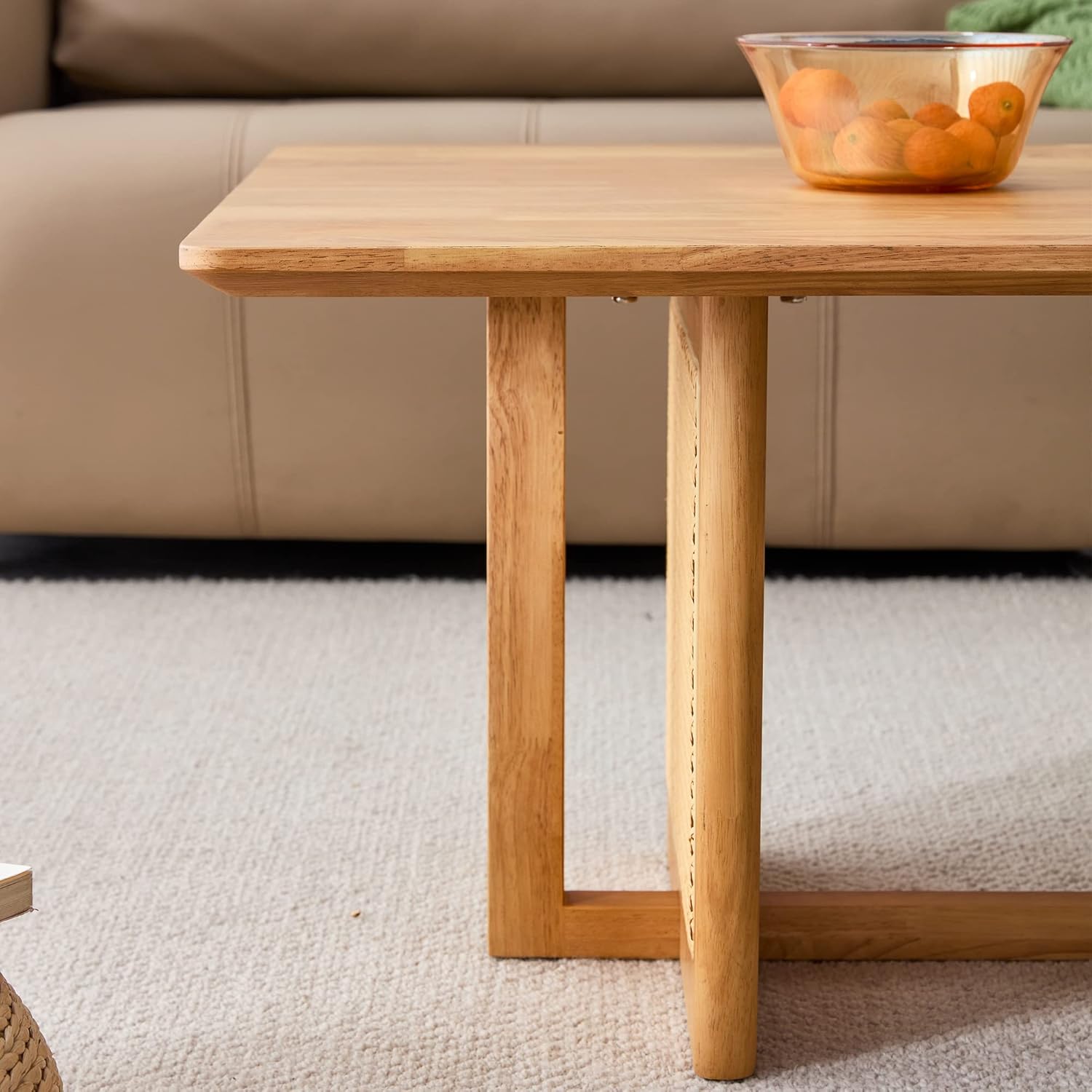 Mesa de centro de madera moderna de mediados de siglo con soporte de ratán de polietileno, mesa de café rectangular de madera maciza de 47 pulgadas,