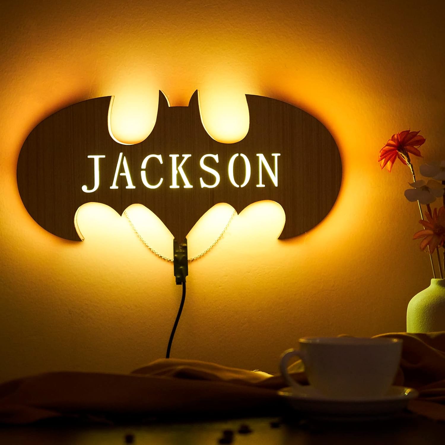 VEELU Lámpara LED de superhéroe de madera personalizada con decoración de nombre, luz nocturna con control remoto de 16 colores, aplique de pared