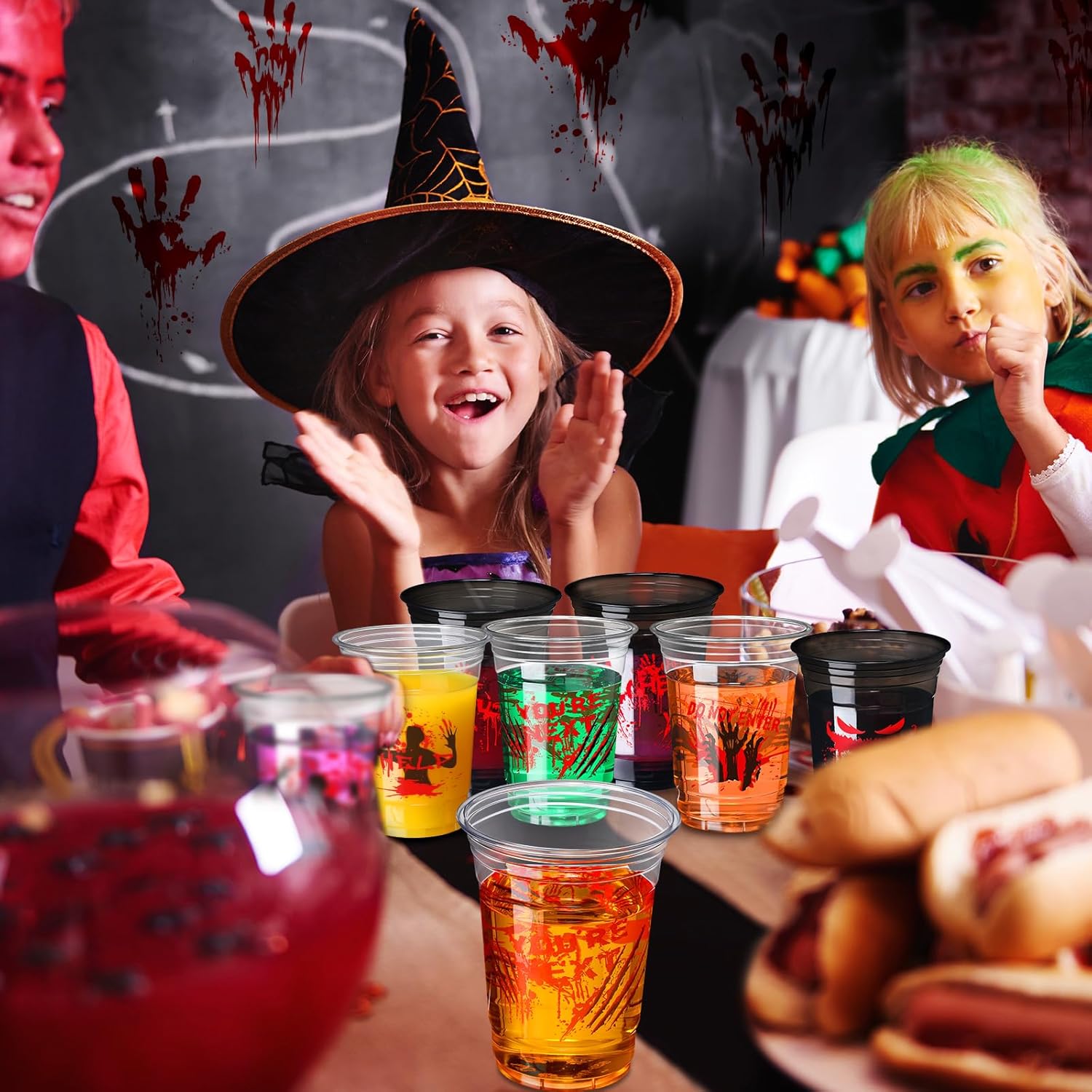 Sliner Paquete de 120 tazas de Halloween de 16 onzas con estampado de sangre de plástico con estampado de mano sangrienta, vasos desechables para
