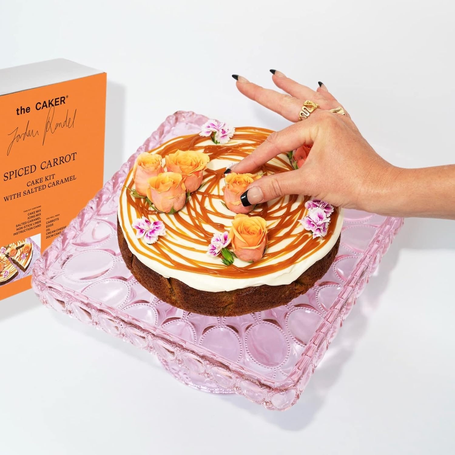The Caker – Kit de pastel de zanahoria con caramelo salado  Mezclas de pastel en caja de lujo  Sin OMG  Decoraciones y revestimiento de sartén