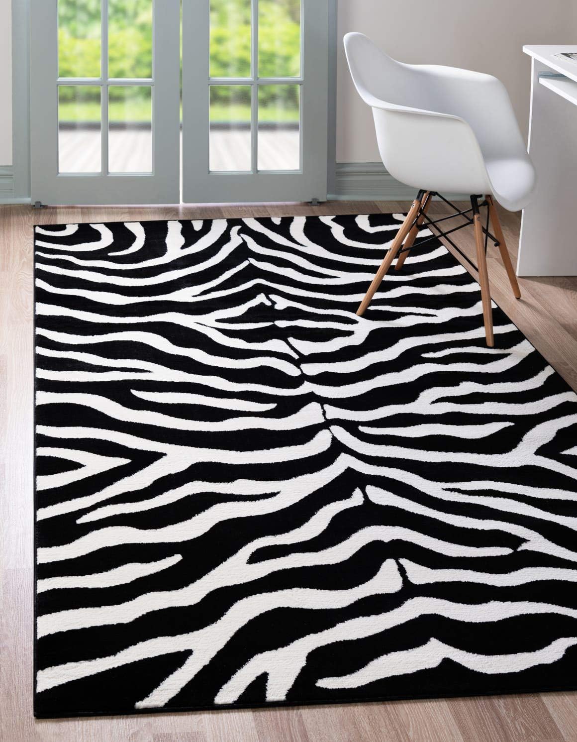 Unique Loom Wildlife Collection – Alfombra de área Okapi (7′ 1″ x 10′ Rectángulo NegroCrema)