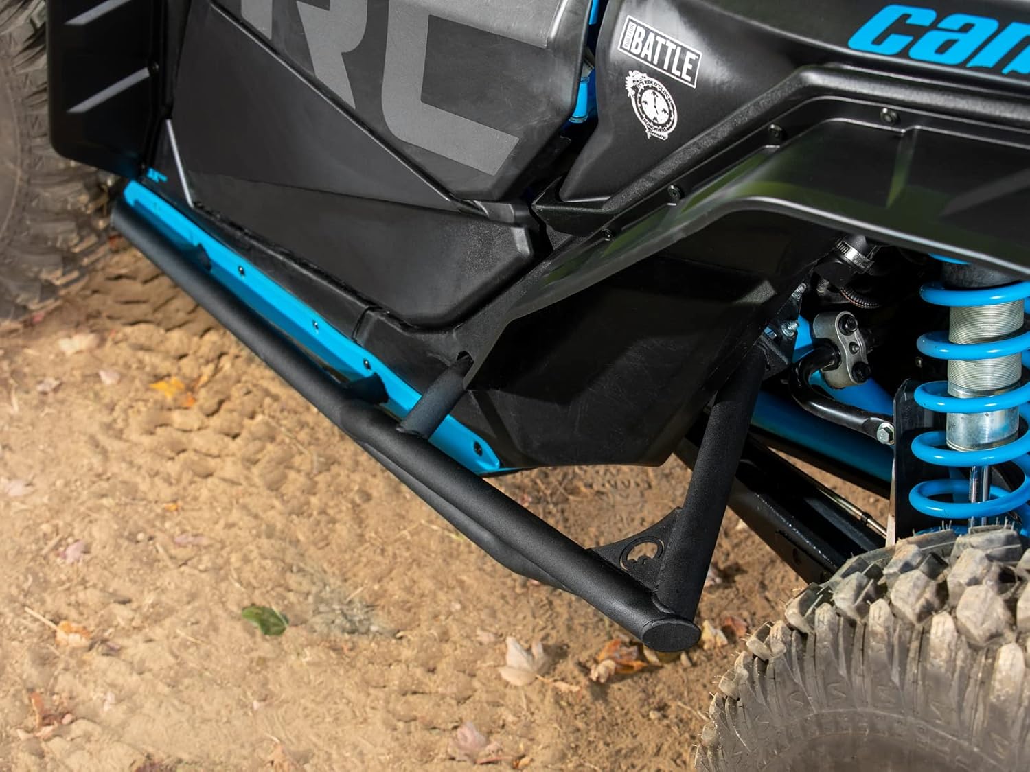 SuperATV Nerf BarsRock Sliders para Can-Am Maverick X3 (modelos de 72 pulgadas)  Tubo de acero de 1.75 pulgadas de diámetro  Montaje atornillado