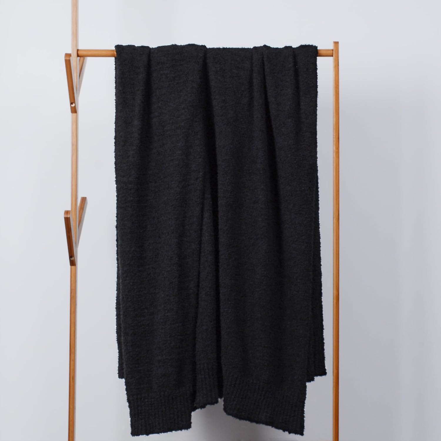 Manta de punto súper suave de 60 x 80 pulgadas, ligera, acogedora y cálida, manta gruesa y esponjosa para sofá, cama, oficina, color negro