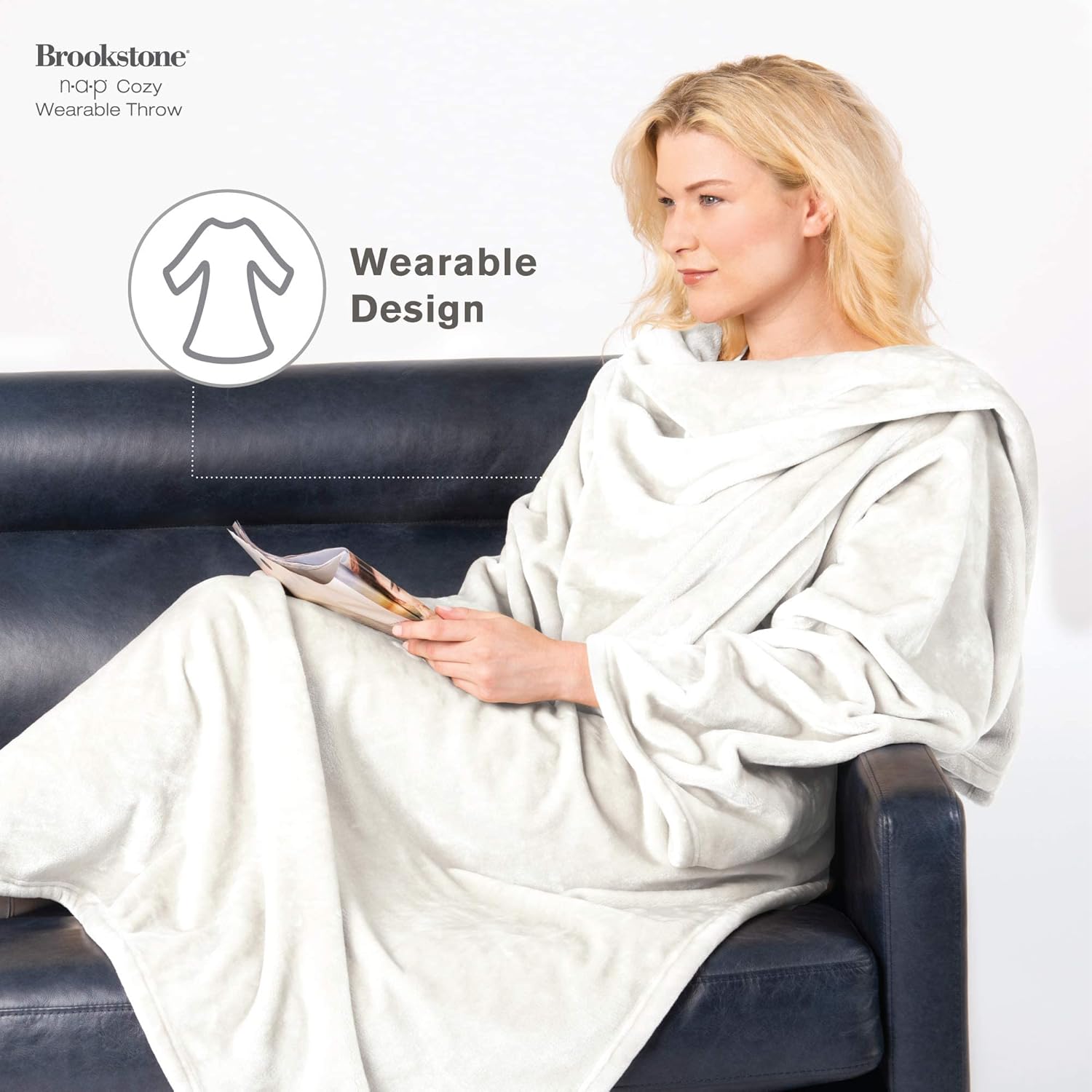 Brookstone Manta NAP – Manta reversible de poliéster ultrasuave con mangas para tus brazos, la mejor manta para calidez y movilidad, color marfil