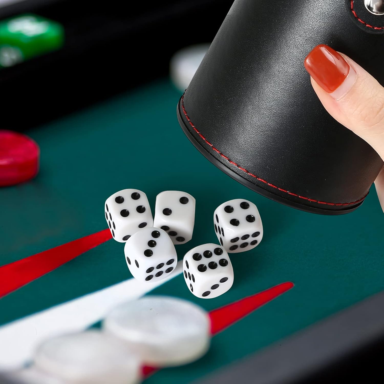 GWHOLE Juego de dados de cuero con compartimento de almacenamiento, coctelera de forro de fieltro con 5 dados de puntos para juegos de Farkle