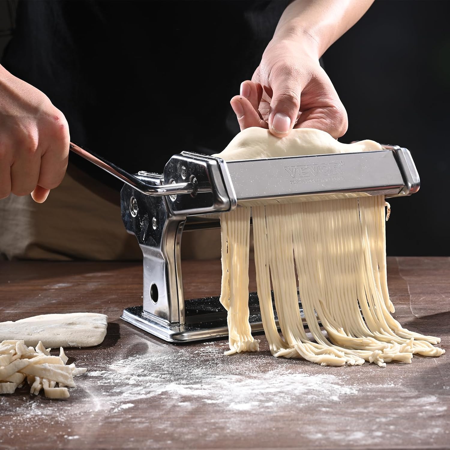 VEVOR Máquina para hacer pasta, 9 ajustes de grosor ajustable, 150 rodillos de pasta de acero inoxidable, máquina de pasta con 3 accesorios,