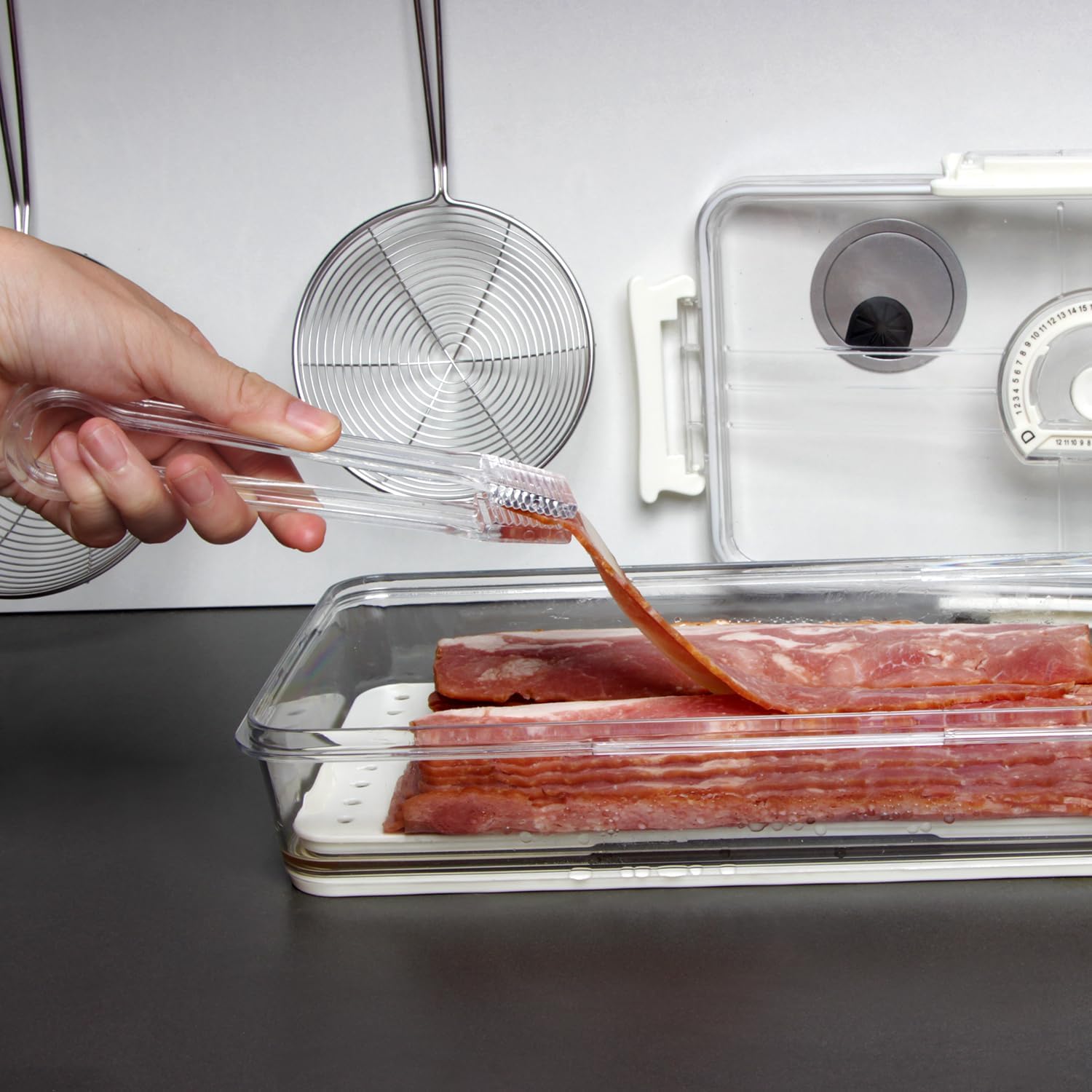 Recipiente de almacenamiento de tocino con tapa hermética sellada al aire para nevera, soporte para tocino, carne y queso, con pinzas para servir