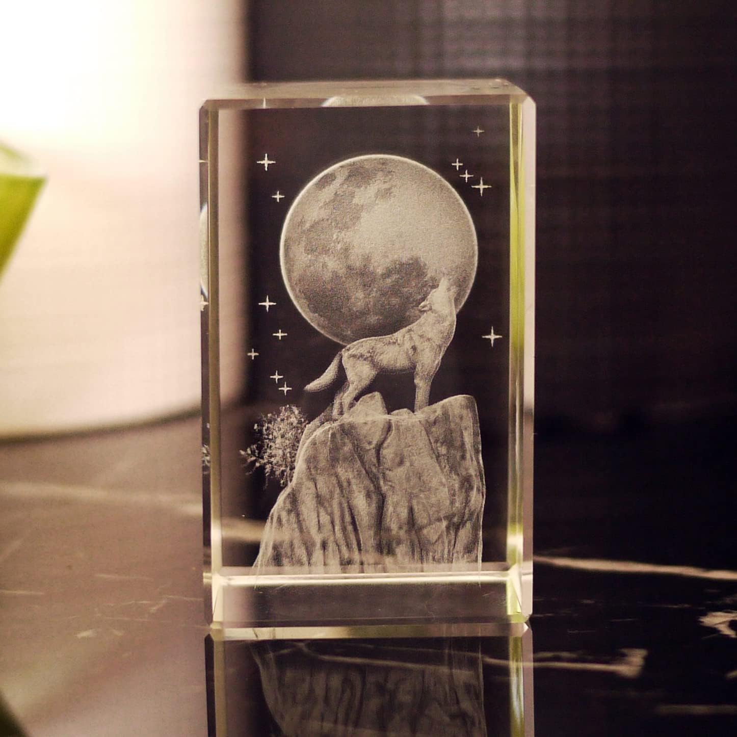 Regalo de lobo para decoración del hogar, cristal 3D K9 para amantes del lobo, lobo aullando en luna llena, figura grabada con láser en caja de