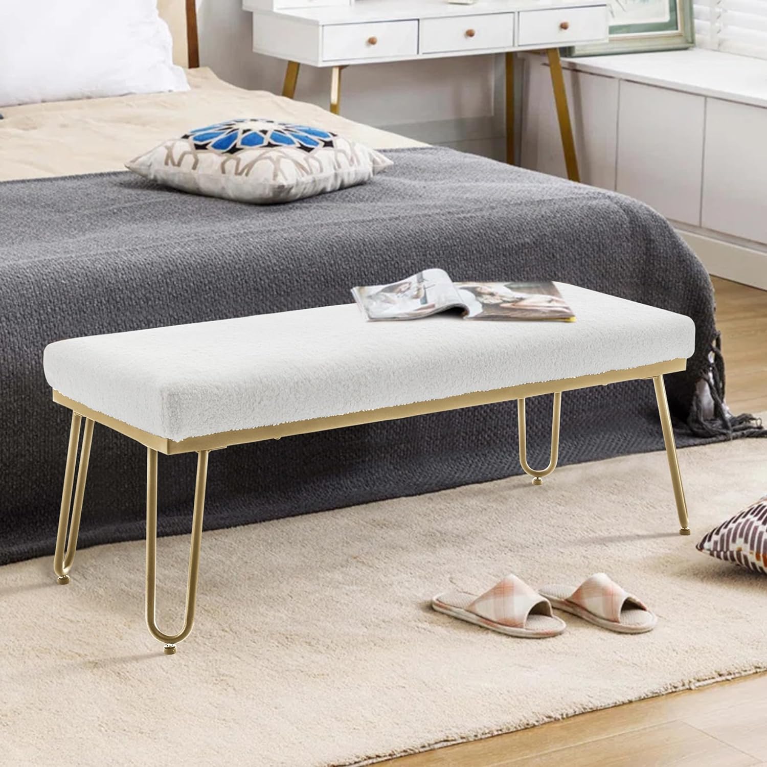 Alunaune Banco de cama de piel de peluche blanco para dormitorio, banco otomano, banco de entrada moderno tapizado, taburete decorativo esponjoso