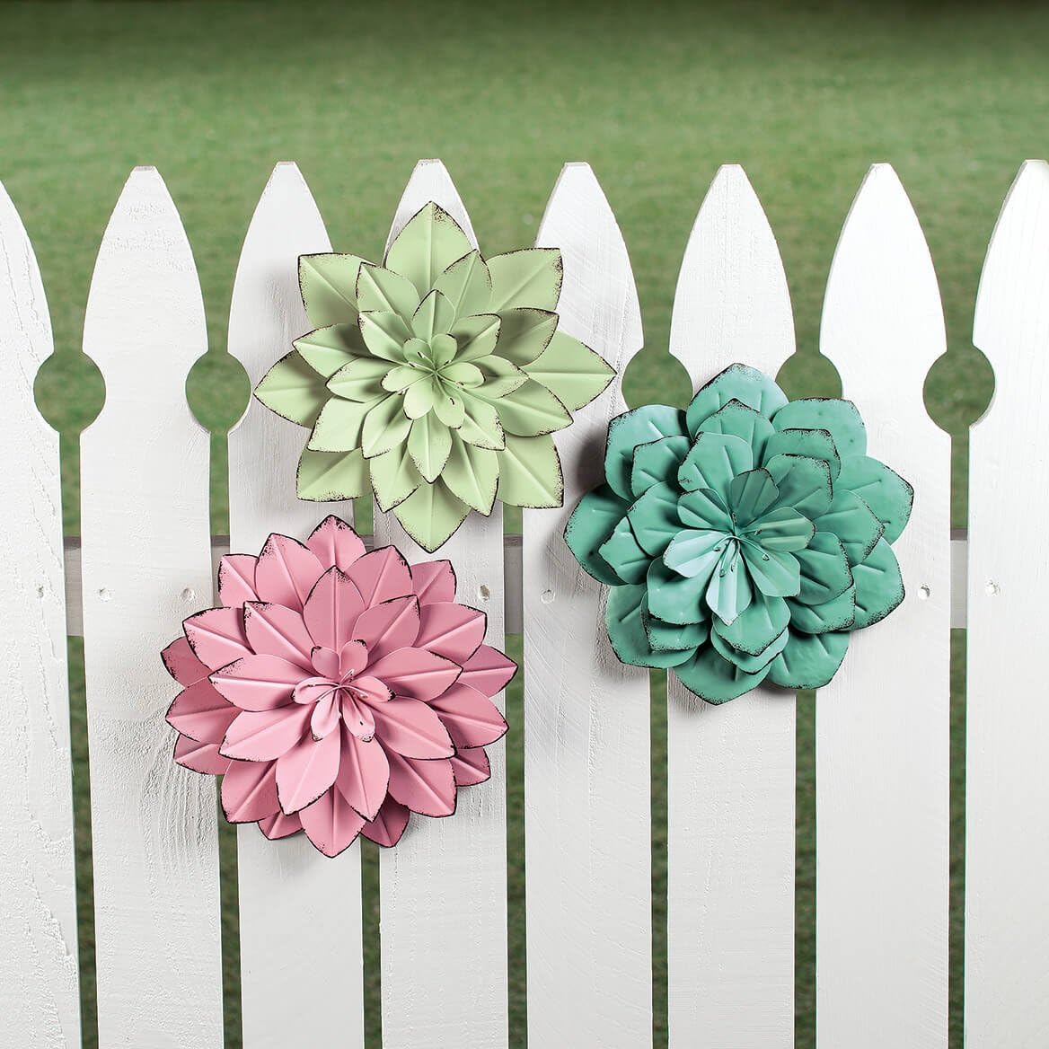 Maple Lane Creations – Decoración colgante floral de metal rústico para interiores y exteriores, juego de 3