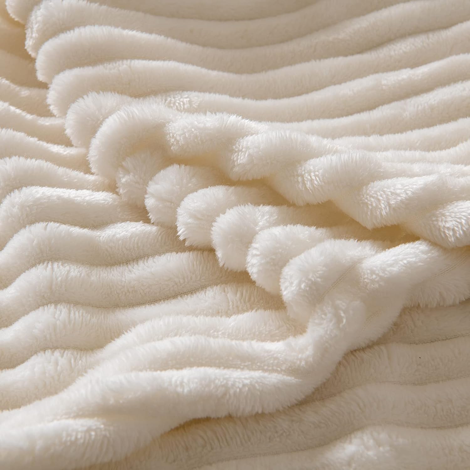 MIULEE Manta de forro polar tamaño Queen de 90 x 90 pulgadas, 300 GSM, súper suave, ligera, manta de felpa a rayas, color blanco crema, cálida,