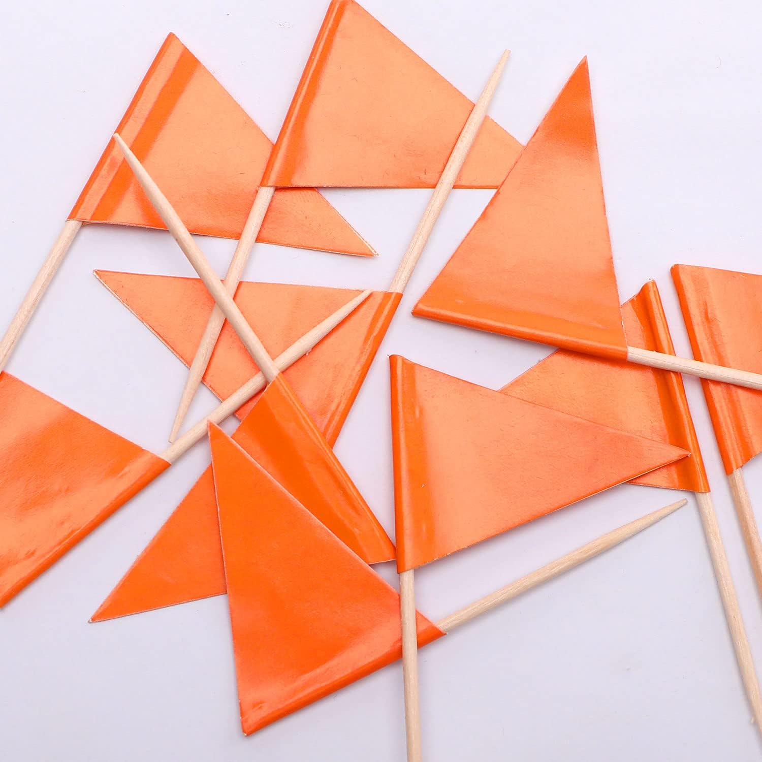 Banderas de color naranja sólido para cupcakes, mini palillo de dientes en triángulo naranja liso, decoración de color en blanco (100 unidades)