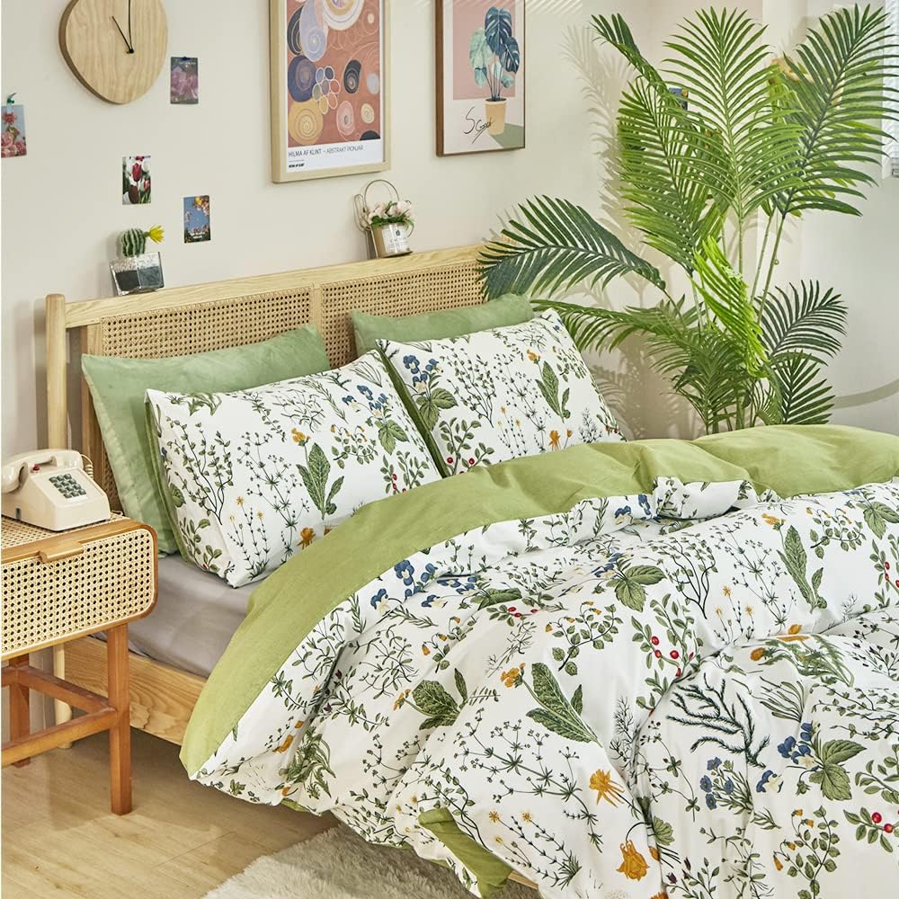 CLOTHKNOW Juego de edredón floral Queen verde y blanco, juego de edredón de flores para cama tamaño Queen, edredón de cama verde bohemio, juego de