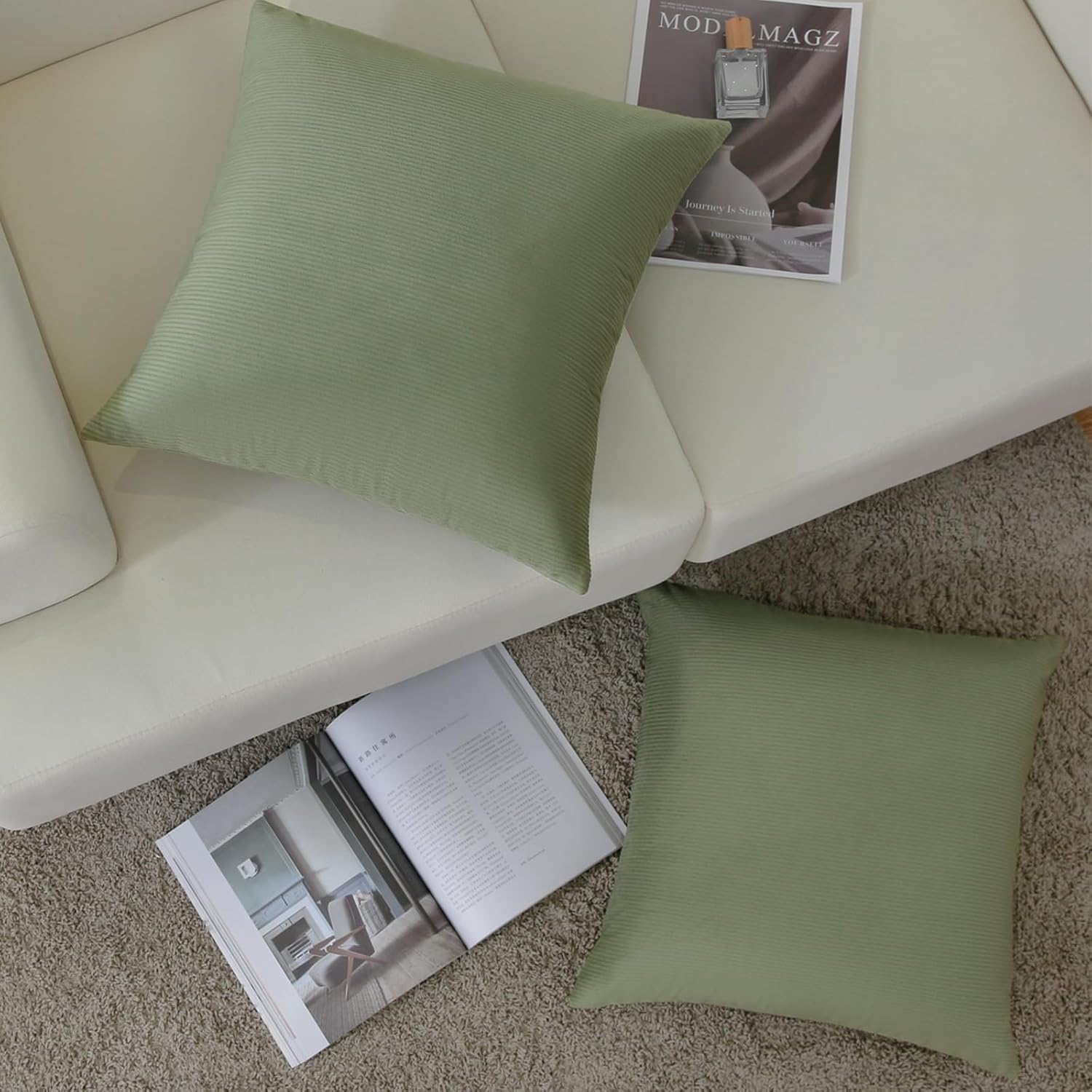 JIAHANNHA Juego de 2 fundas de almohada de terciopelo verde oliva de 24 x 24 pulgadas, fundas de cojín cuadradas con diseño de rayas suaves y