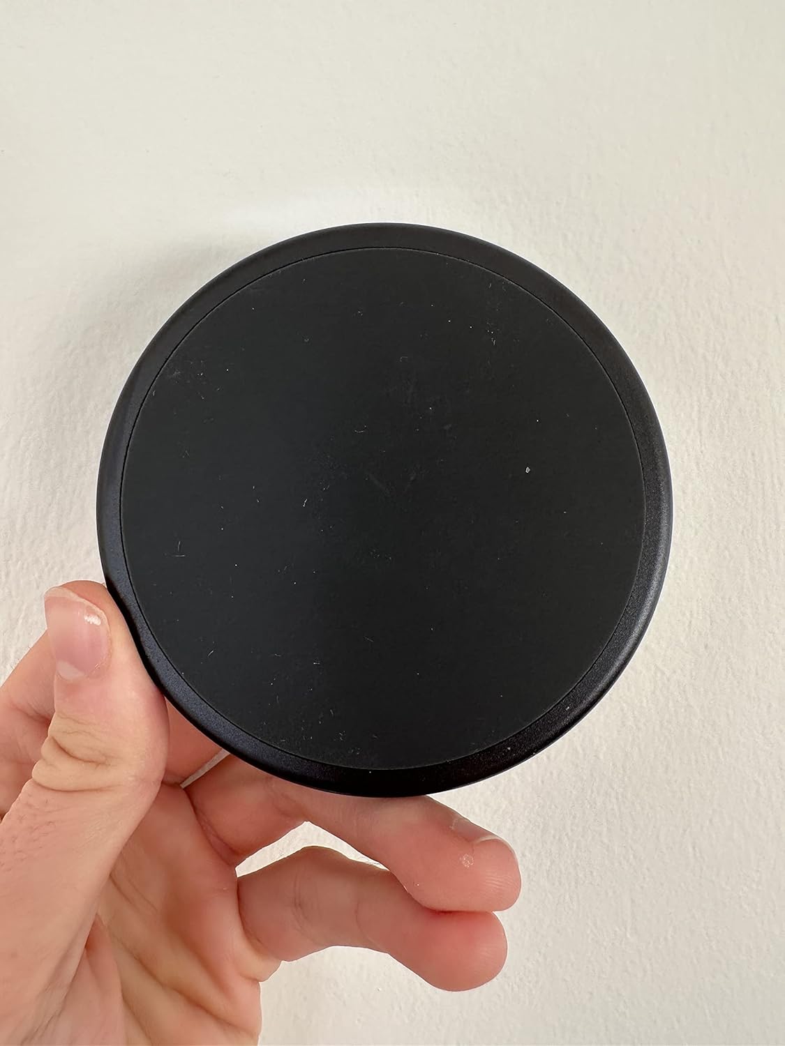 Brando Moon Cenicero de metal redondo pequeño negro – Lindo adorno para el hogar, oficina, decoración de interiores