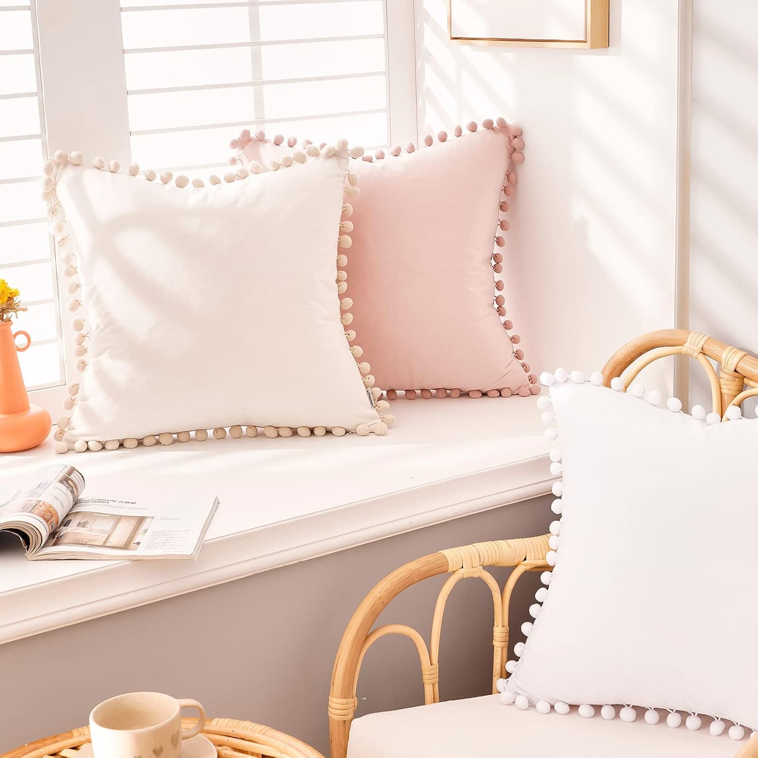 Top Finel juego de 2fundas de almohada decorativas con pompones, de terciopelo suave, lisas, para sofá, dormitorio o automóvil, 18 x 18pulgadas,
