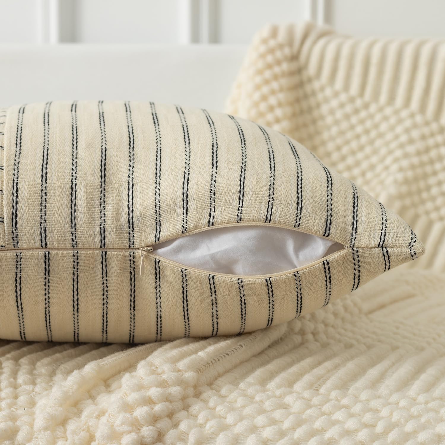 Kevin Textile – Juego de 2 fundas de almohada decorativas de lino a rayas de color beige y negro, 20 x 20 pulgadas, para sofá, dormitorio