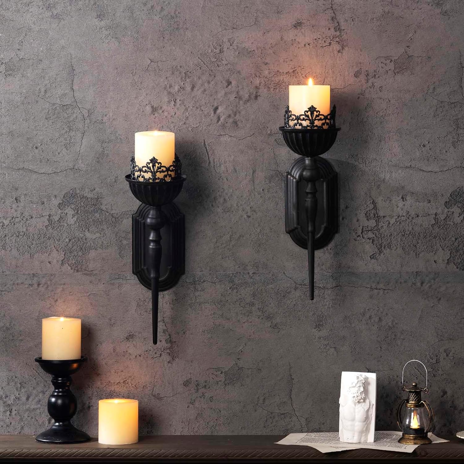 Candelabro de pared (juego de 2) portavelas de metal para colgar en la pared, diseño de corona negra y cetro, portavelas de pared para sala de