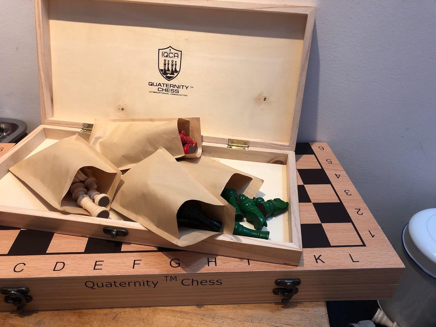 Tablero de ajedrez plegable de madera de pino para 4 jugadores con piezas de madera