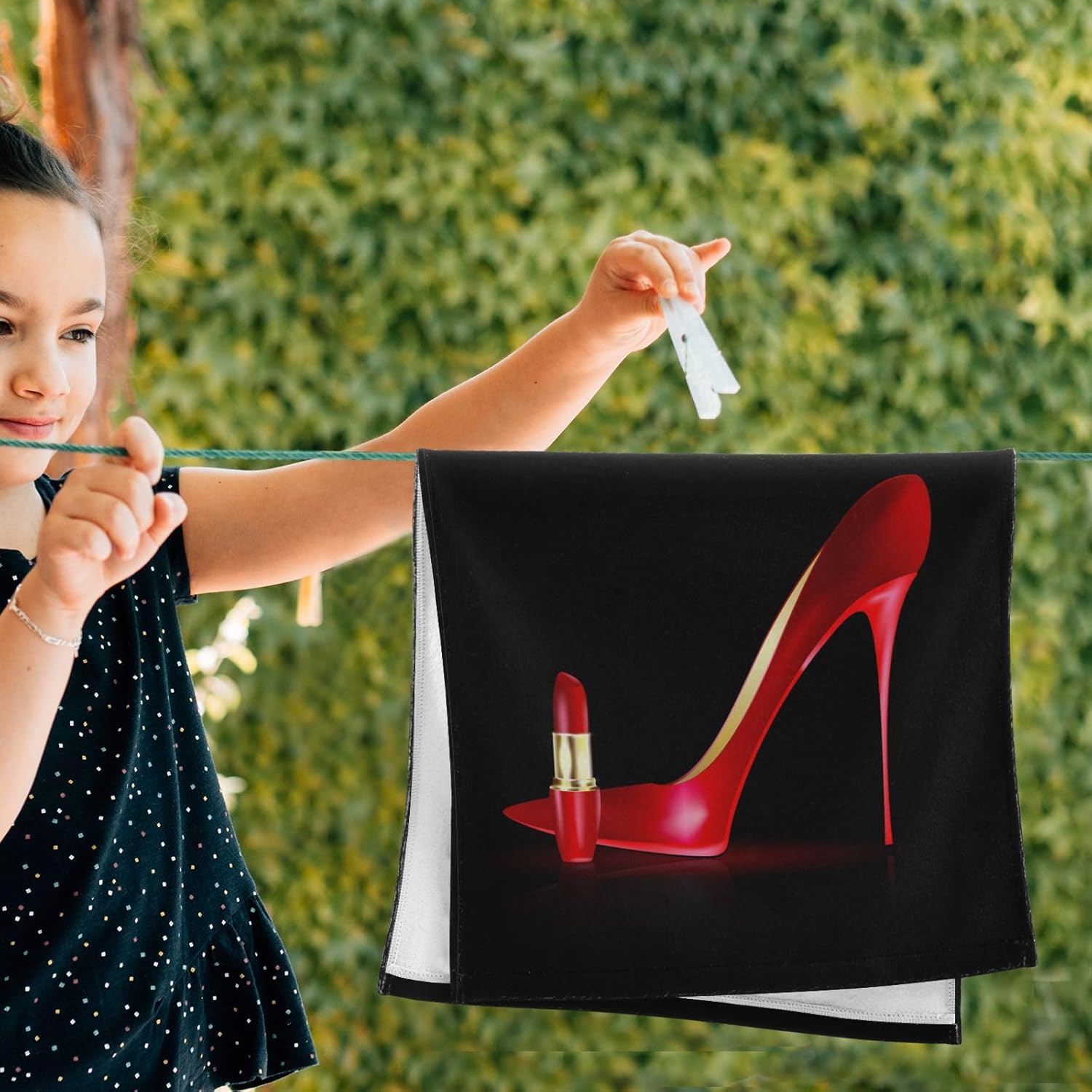 KENADVI Juego de 2 toallas de mano negras y rojas para baño, cocina, con tacones altos, lápiz labial, moderno, a la moda, suaves y absorbentes,