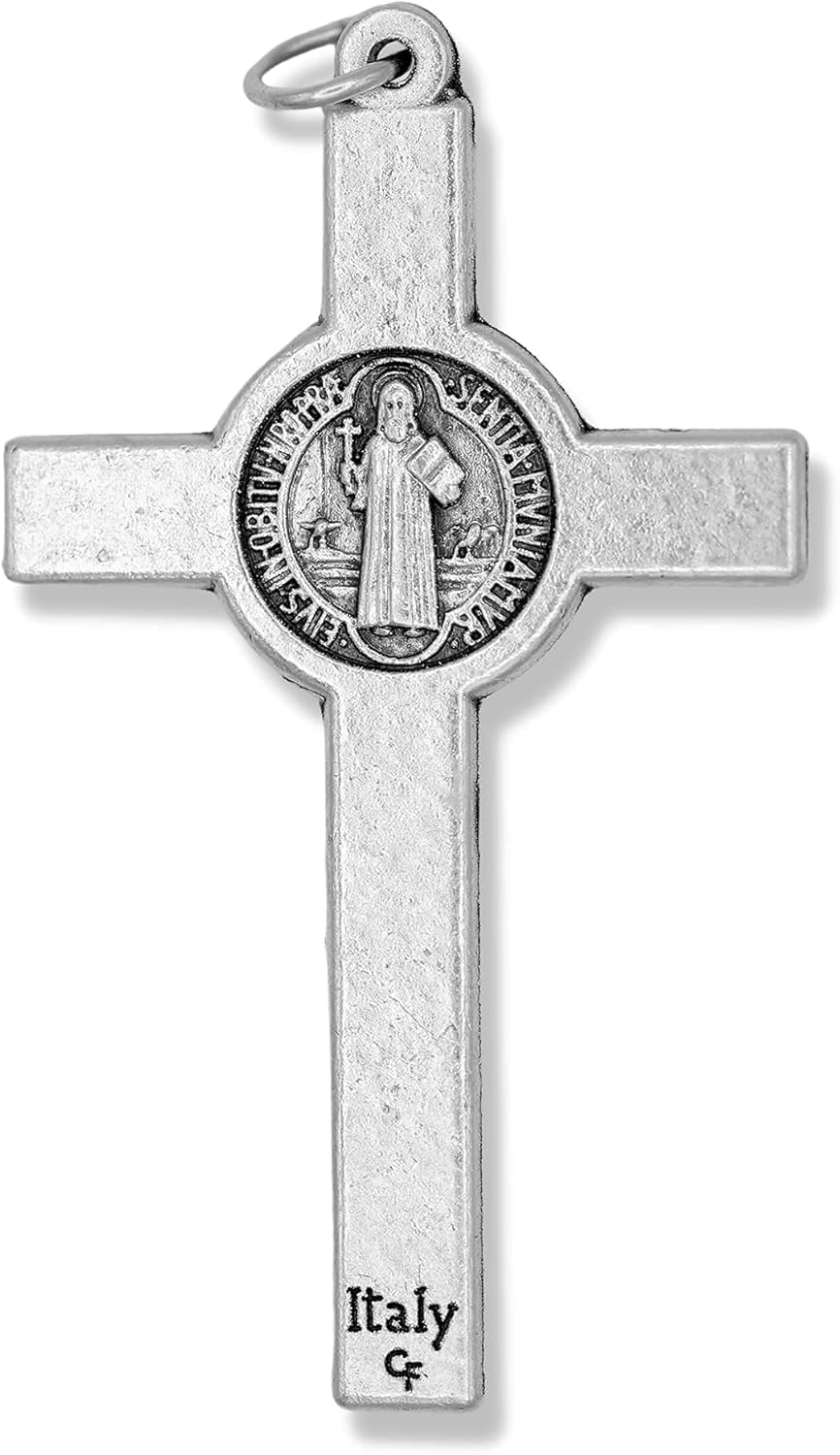 Caritas et Fides Paquete de 5 crucifijos de San Benito (2.125 pulgadas, plata oxidada), fabricado en Italia – Crucifijo para la fabricación de