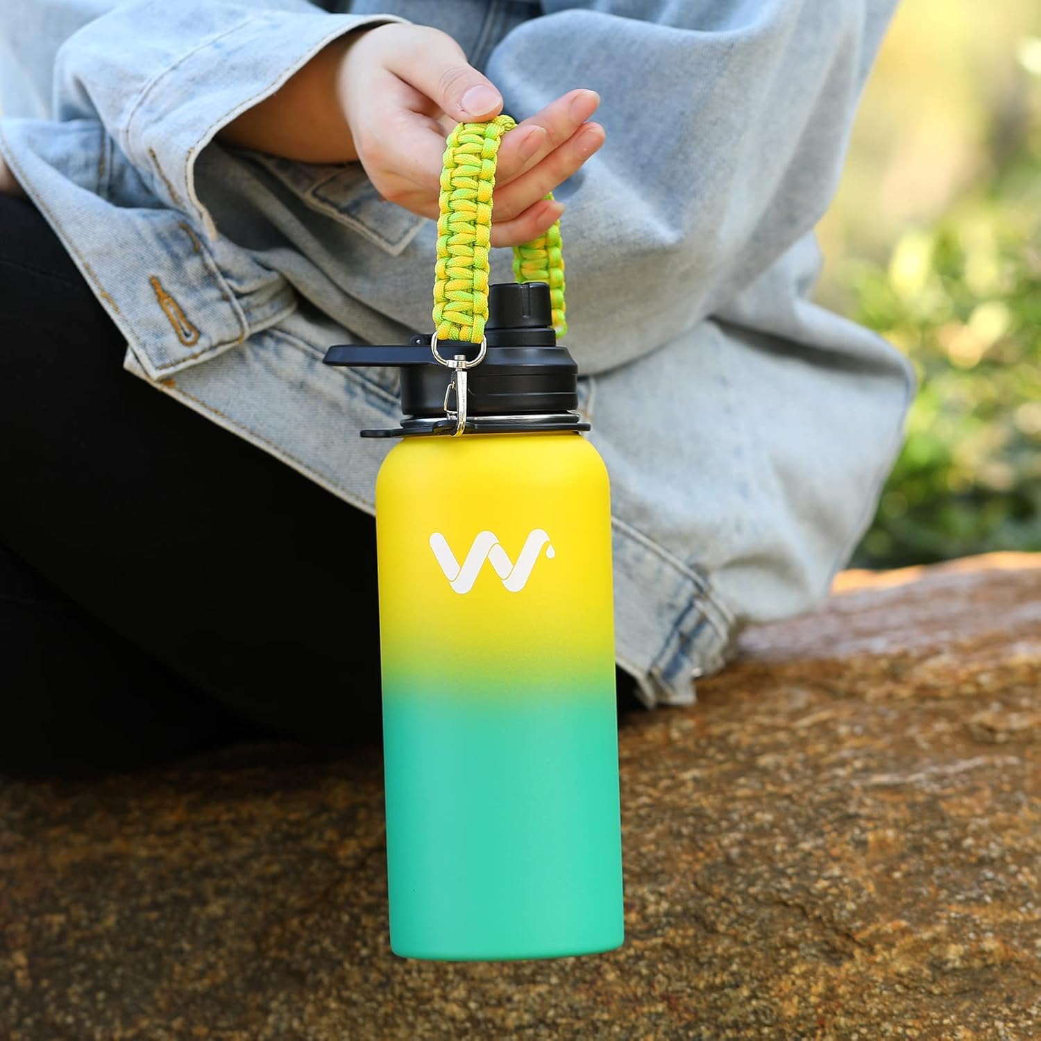 WEREWOLVES Botella de agua aislada con asas de paracaídas, correa, tapa de popote y tapa de boquilla, botella de agua reutilizable de boca ancha al