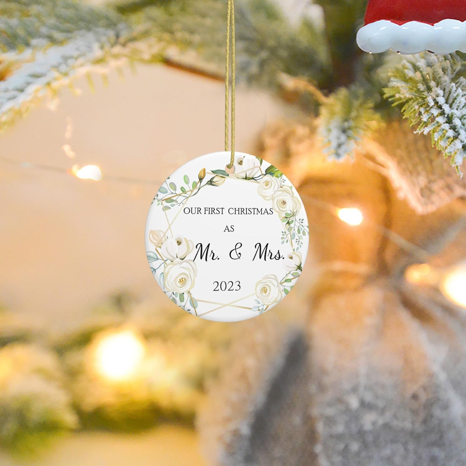 Adorno de boda de primer año con texto en inglés “Our First Christmas Married Ornament 2023”, decoración colgante de cerámica de 3 pulgadas para