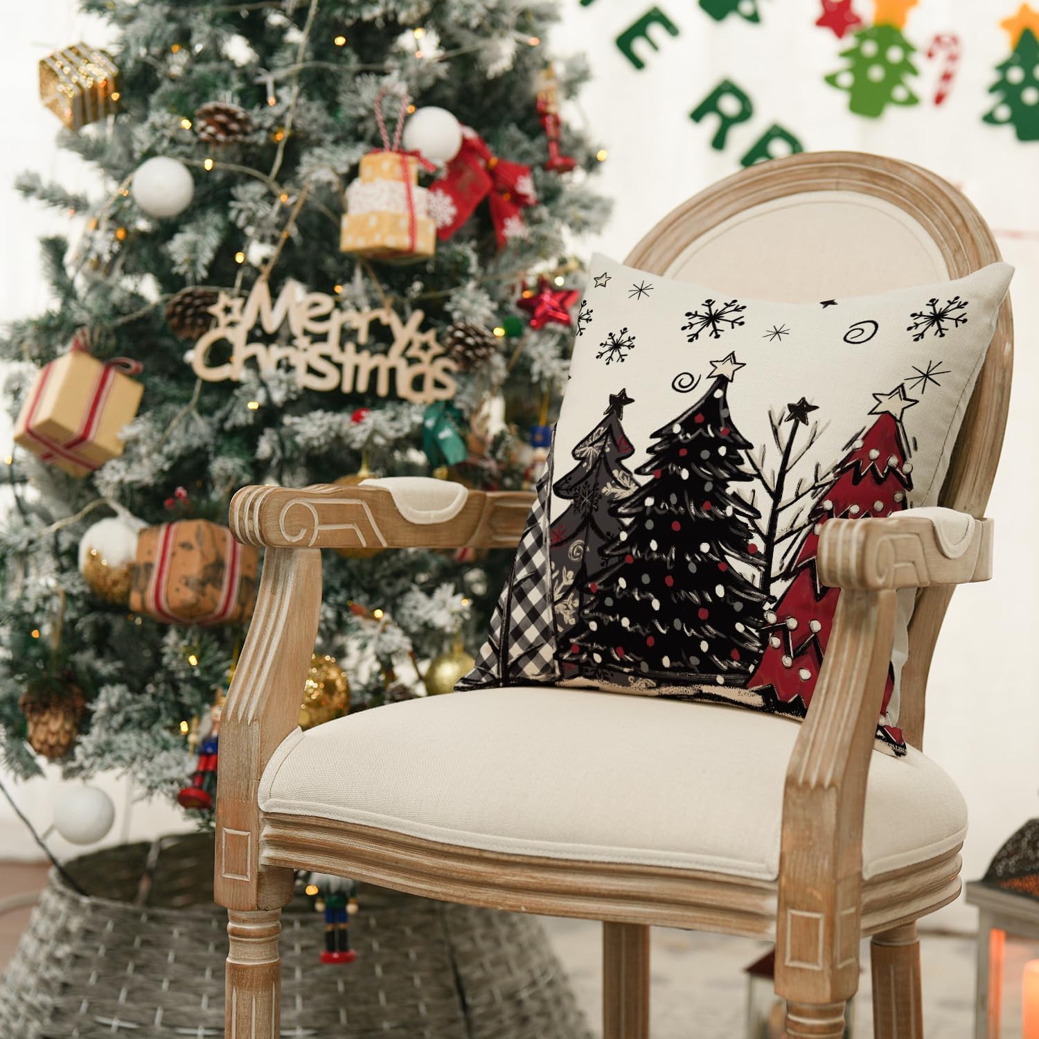 AVOIN colorlife Juego de 4 fundas de almohada rojas con árboles de Navidad, 16 x 16 pulgadas, decoración de Navidad y vacaciones de invierno para