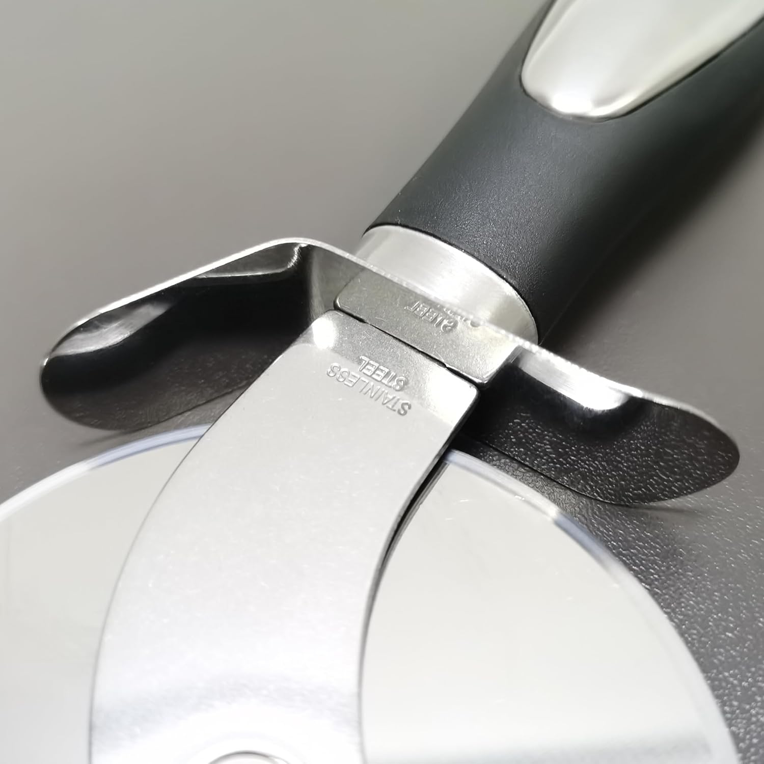 Fixturedisplays Pizza Cutter Wheel, Cortador De Pizza, Stainless Steel Pizza Cutter Wheel, Heavy Duty Black 21913-NPF