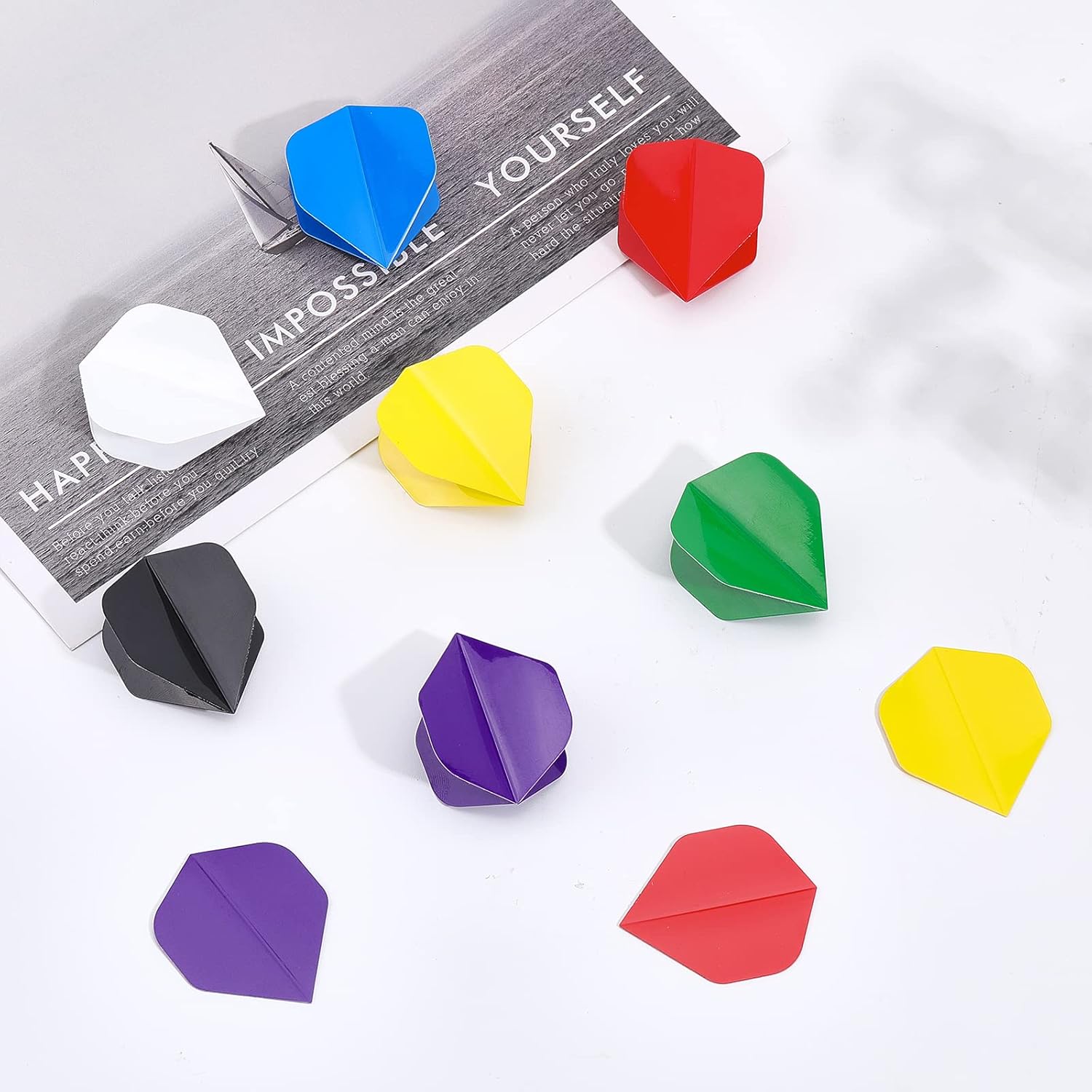 CHGCRAFT 70 vuelos de dardos de 7 colores estándar de repuesto para dardos de punta de acero y dardos de punta suave, 1.693 x 1.417 x 0.020 in