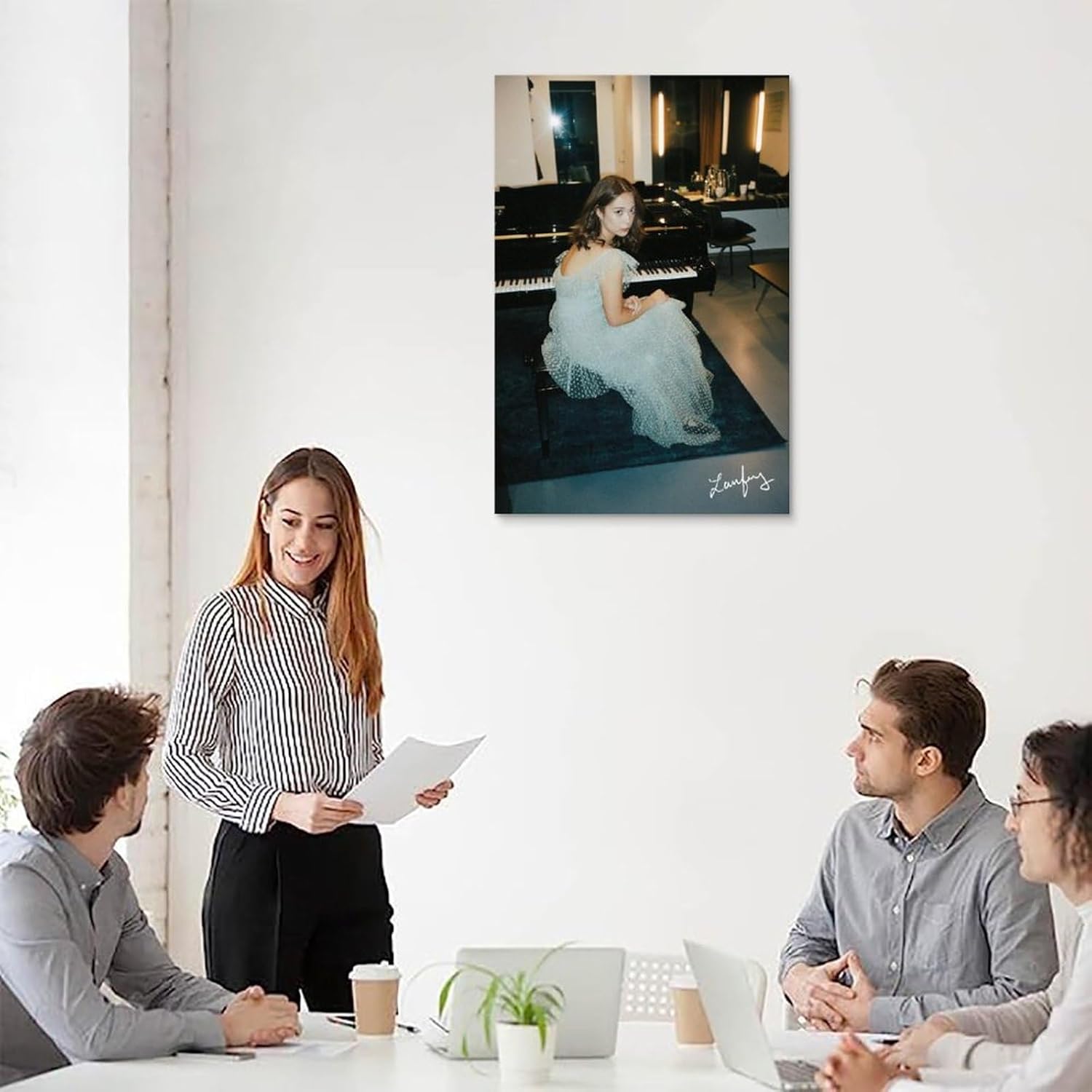 Póster de la firma del cantante Laufey, lienzo artístico, decoración de pared, póster para dormitorio, gimnasio, regalo decorativo, 12 x 18 pulgadas