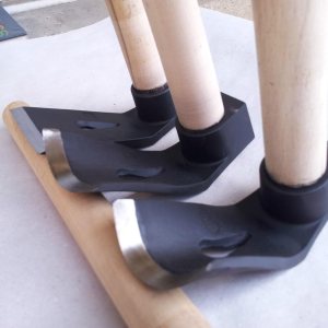 Conjunto de tres herramientas de tallado de madera, derecha, intermedia y curva (tamaño pequeño). Conjunto de tres herramientas de tallado de madera, derecha, intermedia y curva (tamaño pequeño).