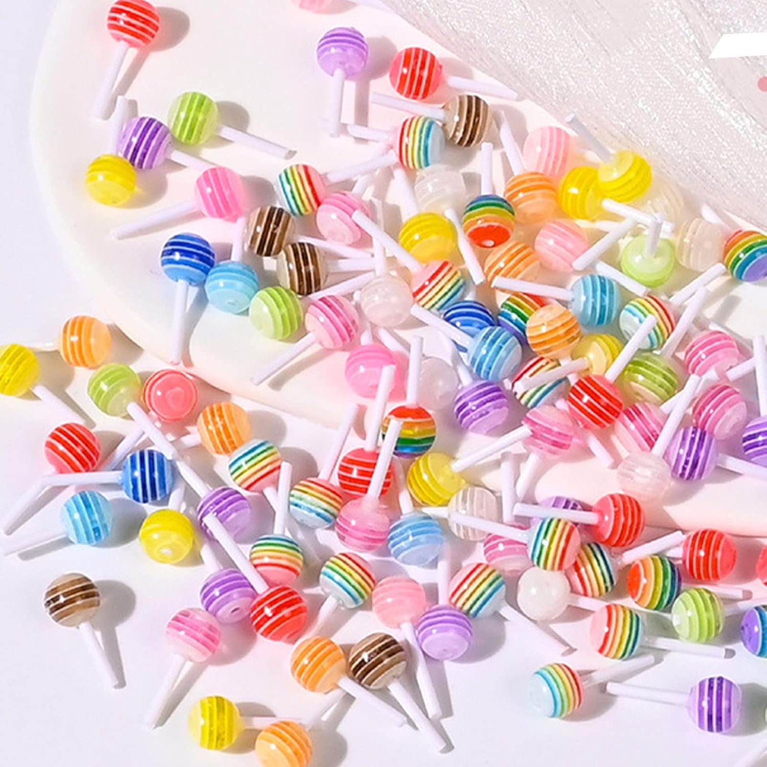 VIAILI SYMIE 50 dijes de resina de piruleta, cuentas de limo de caramelo, suministros de resina con parte trasera plana, suministros para hacer