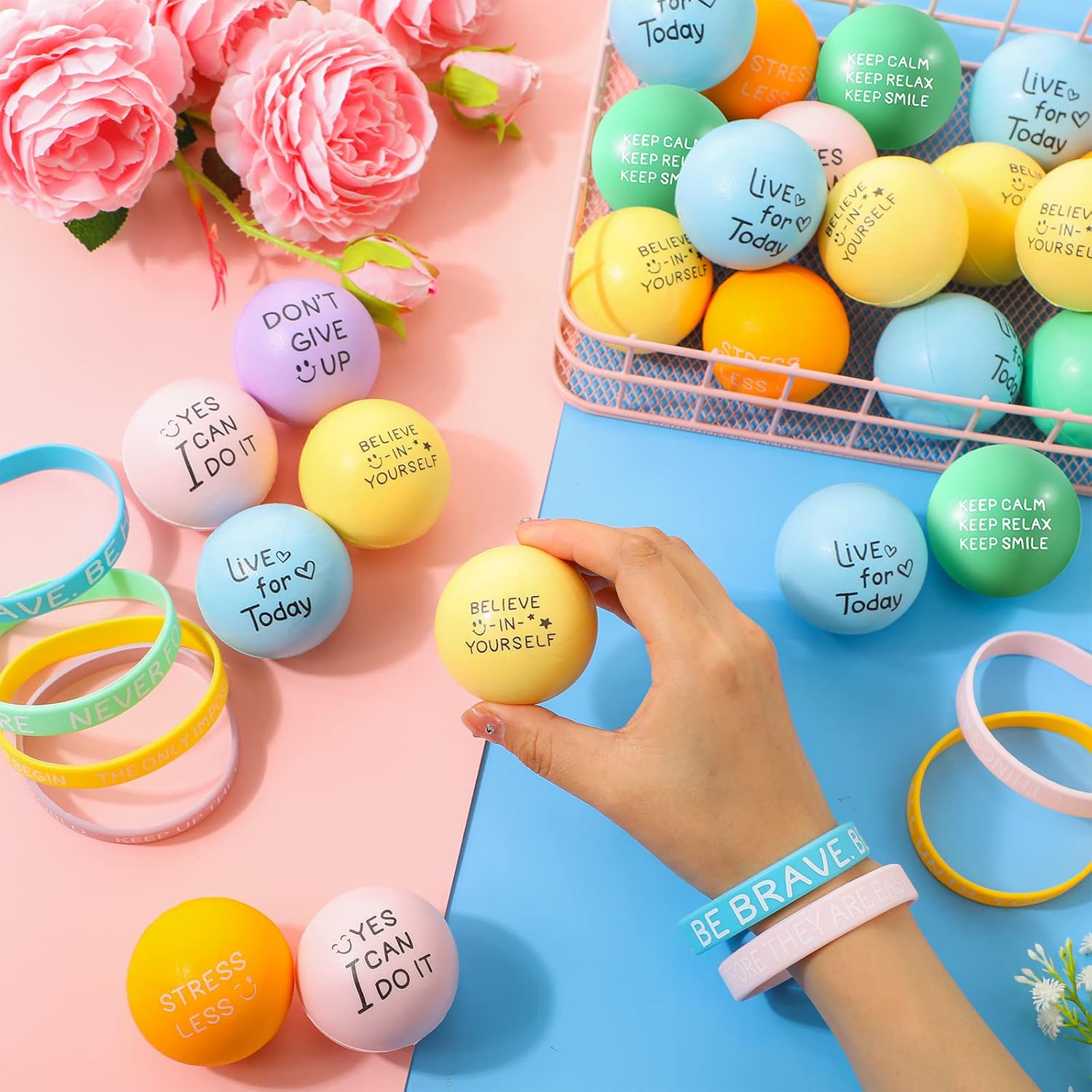 72 bolas motivacionales para el estrés, regalos de graduación, recuerdos de fiesta, incluye 36 mini bolas de espuma de 1.97 pulgadas y 36 pulseras