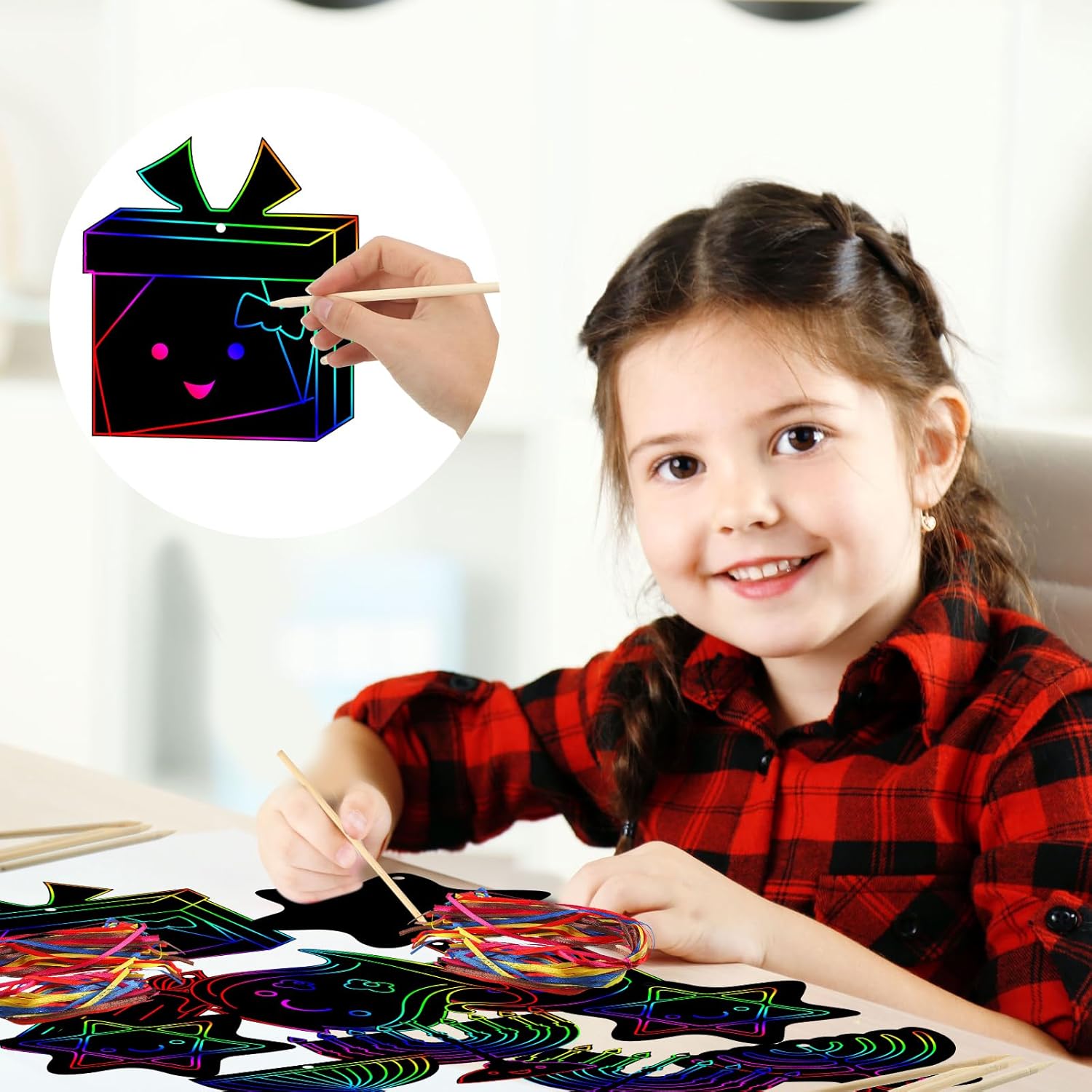 Qilery Juego de 64 tarjetas rascadoras de Janucá para manualidades, suministros de fiesta de Hanukkah, color arcoíris con lápices de madera, kit de