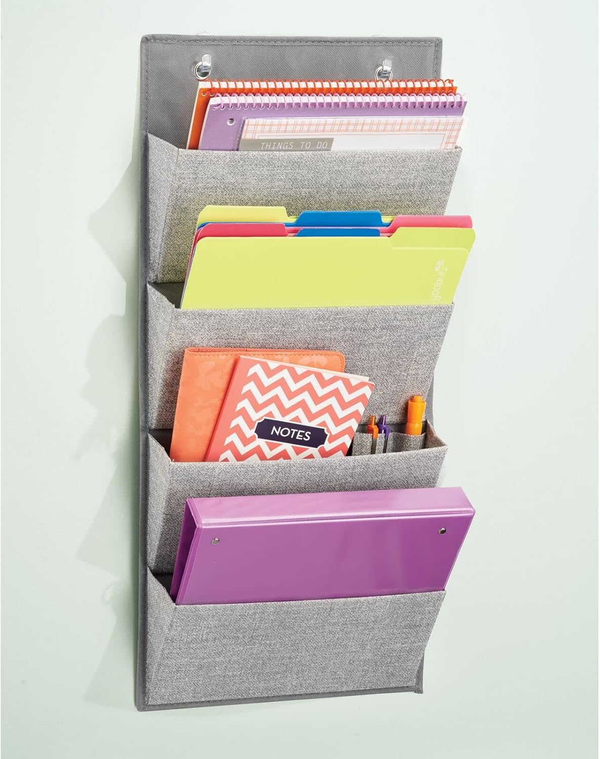 mDesign Organizador de almacenamiento para colgar en la pared de tela suave, 4 bolsillos grandes en cascada, para suministros de oficina,