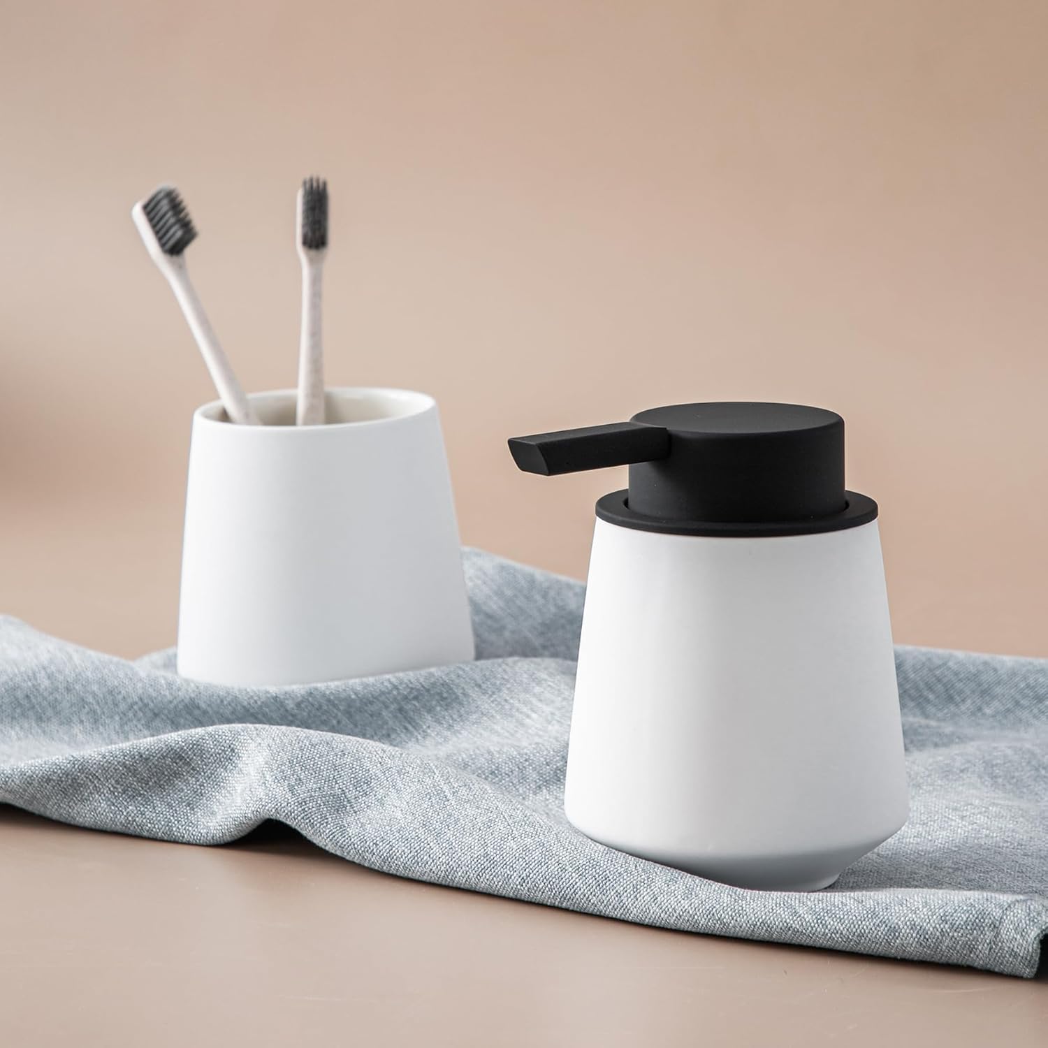 Dispensador de jabón espumoso, dispensador de jabón de manos de cerámica de 12 oz11.8 fl oz para baño, dispensador de jabón líquido pequeño blanco