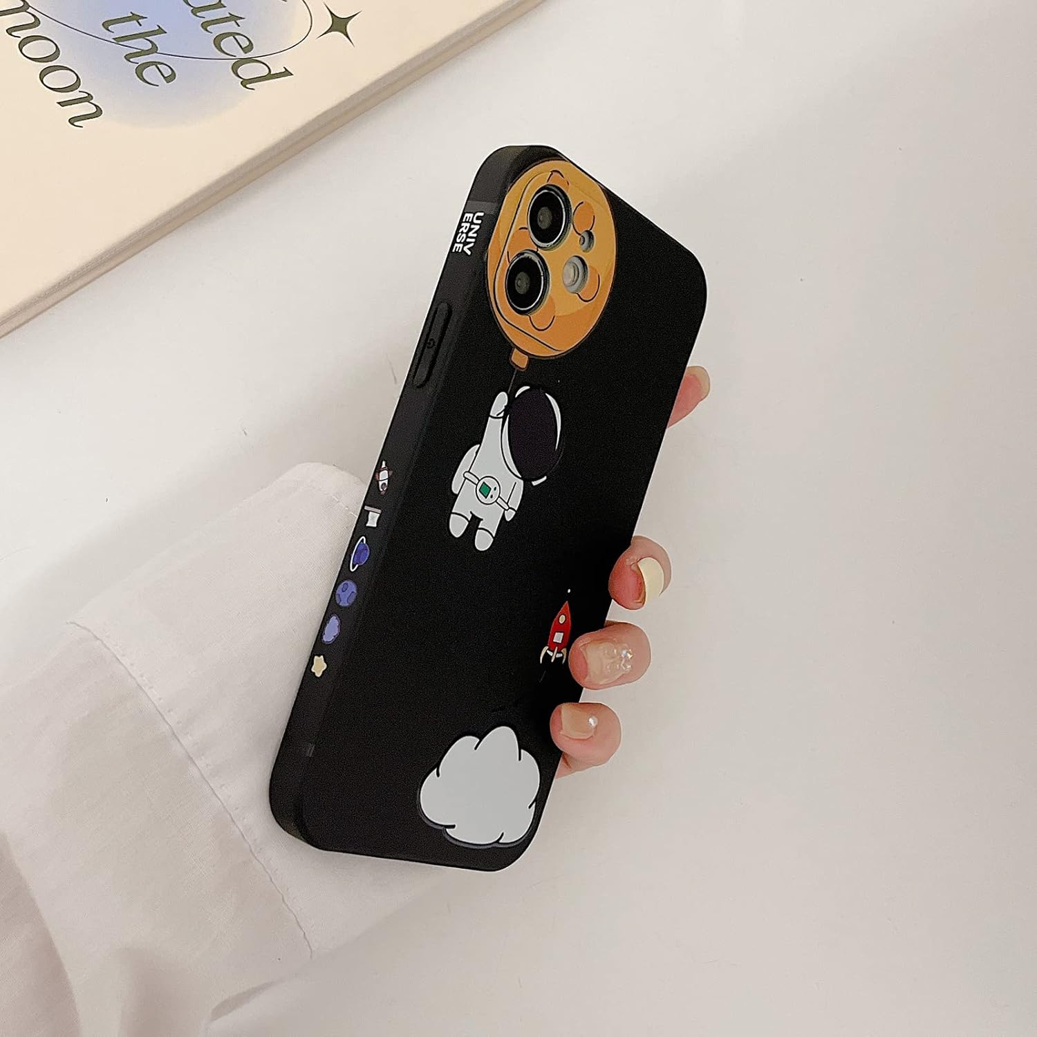 Funda bonita para iPhone 15 Pro, diseño de astronauta de dibujos animados, diseño de planeta espacial, luna, elegante funda protectora de goma TPU a