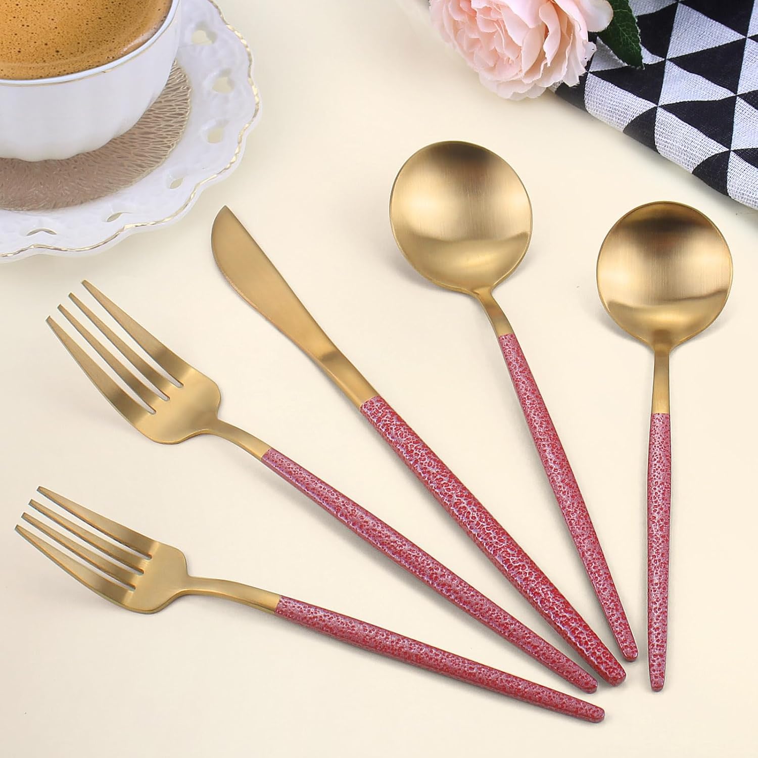 Juego de cubiertos dorados con mango rojo, juego de cubiertos de acero inoxidable para 4, juego de utensilios de cocina de 20 piezas, incluye