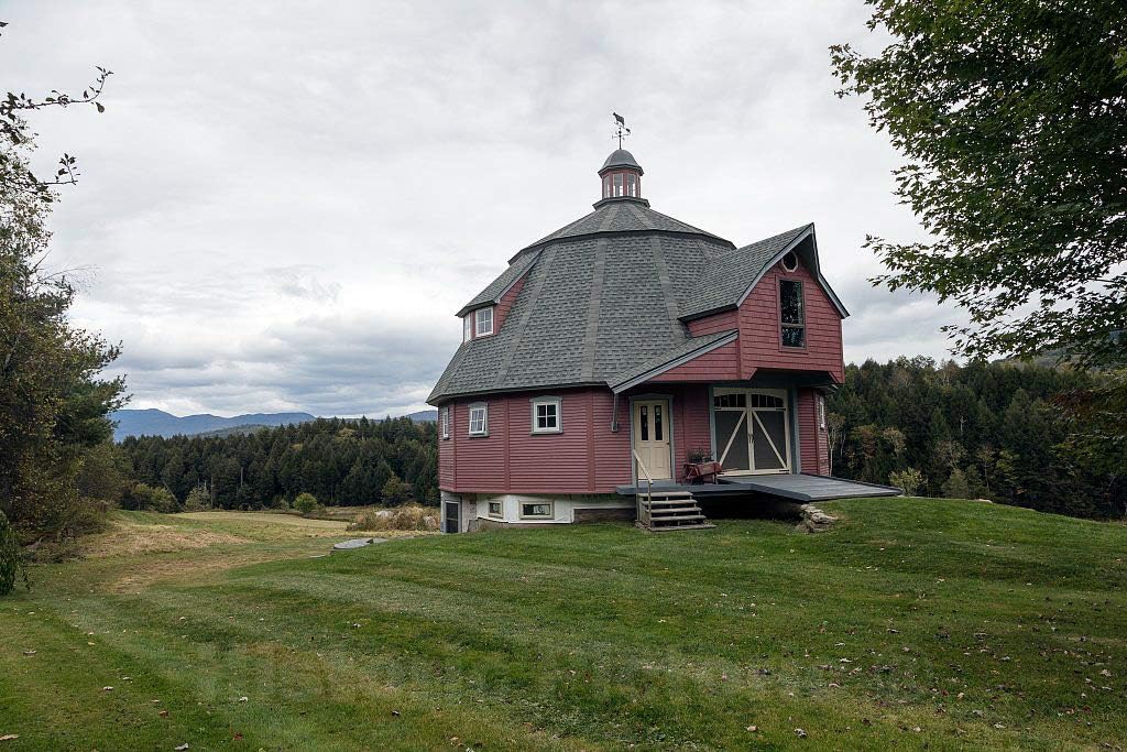 Historic Pictoric Foto – Un granero redondo cuyo propietario en Duxbury, Vermont, convertido en casa de huéspedes de su familia, reporducción de