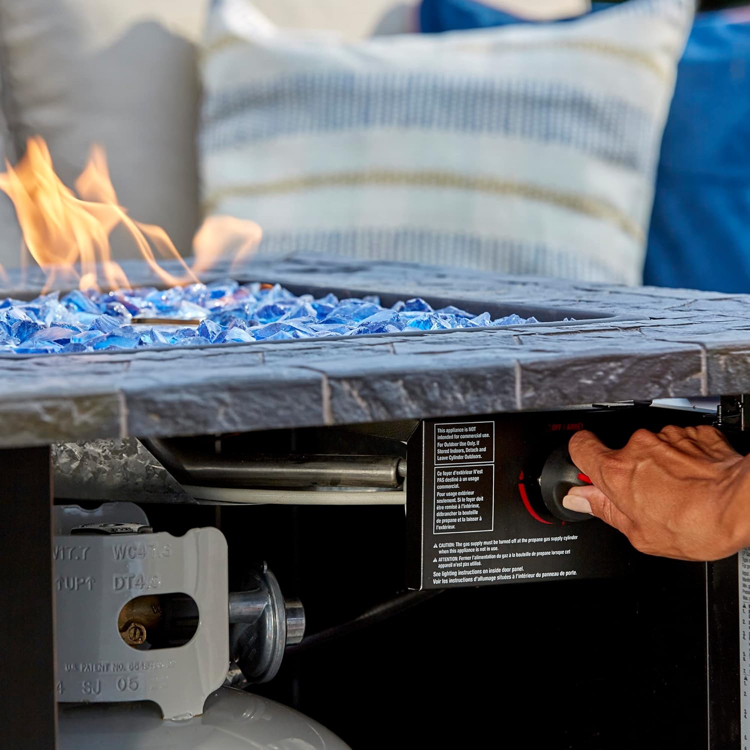 Endless Summer Mesa cuadrada de gas propano líquido de 30 pulgadas y 30.000 BTU para exteriores con botón de encendido, vidrio azul y cuenco de