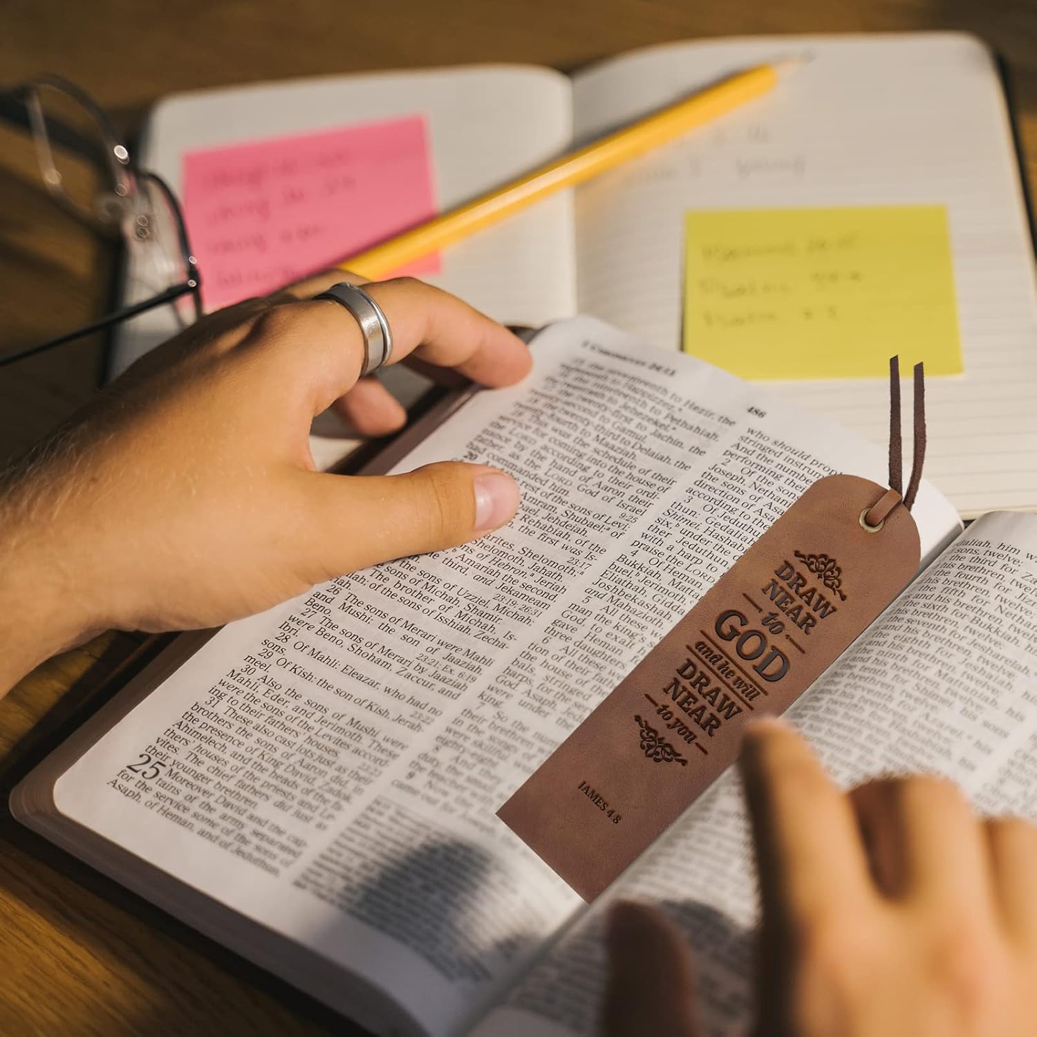 MAYJOYDIY 4 marcapáginas de cuero de la Biblia de 2 x 7 pulgadas, marcadores cristianos de piel de vaca, dibujar cerca de Dios, versículo bíblico,