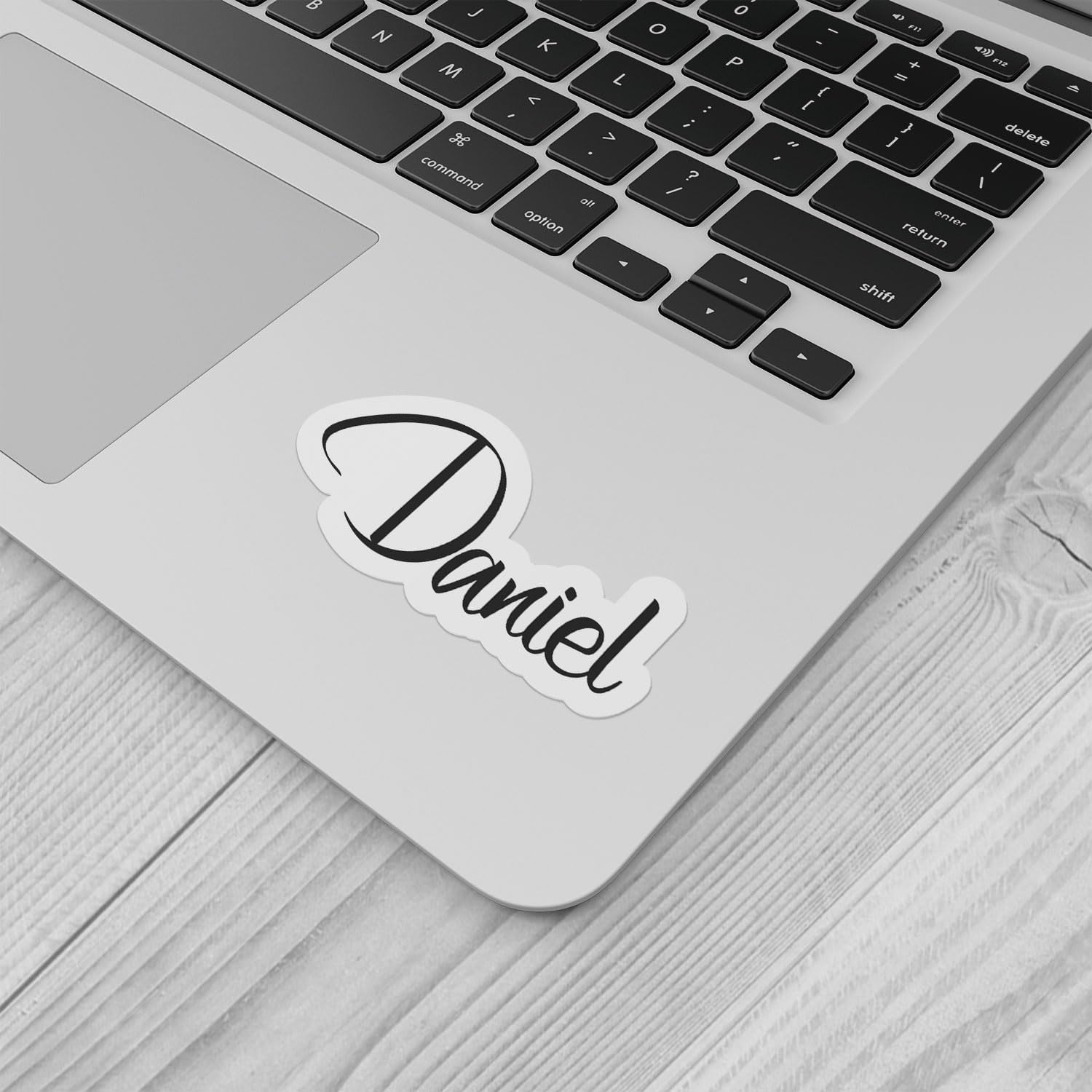 Daniel – Calcomanía de vinilo impermeable con nombre, parachoques de automóvil, laptop, botella de agua, pared, ventana, tamaño  6 pulgadas más