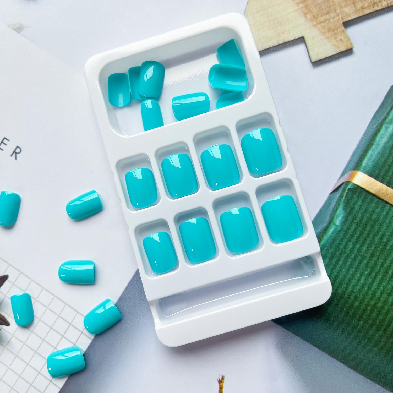 Uñas postizas cortas de forma cuadrada, uñas acrílicas azules, uñas acrílicas de color puro, cobertura completa, lindas uñas postizas artificiales