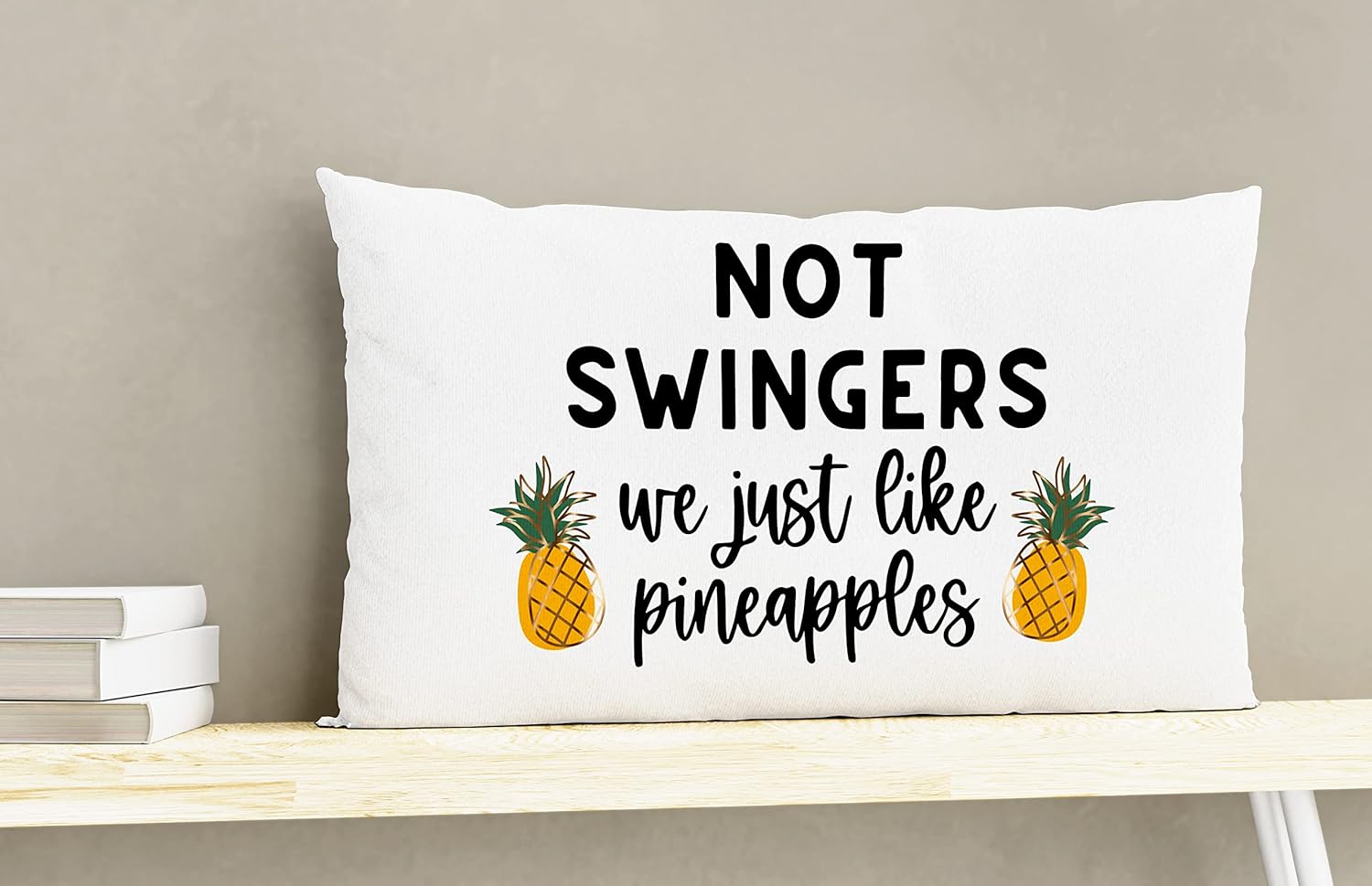Funny Quote Not Swingers We Just Like Pineapples – Funda de almohada decorativa de 12 x 20 pulgadas, decoración de piñas de verano para dormitorio,