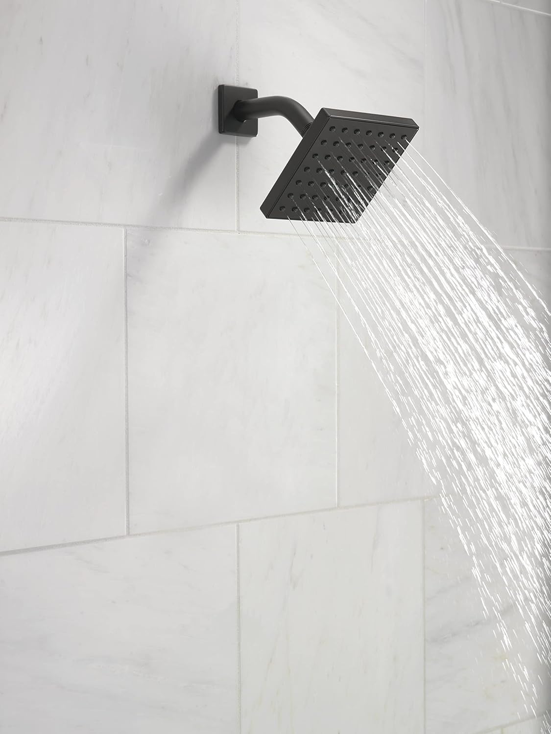 Delta Faucet Moderno cabezal de ducha de un solo rociador de 5 pulgadas, cabezal de ducha cuadrado negro, cabezal de ducha de alta presión, caudal