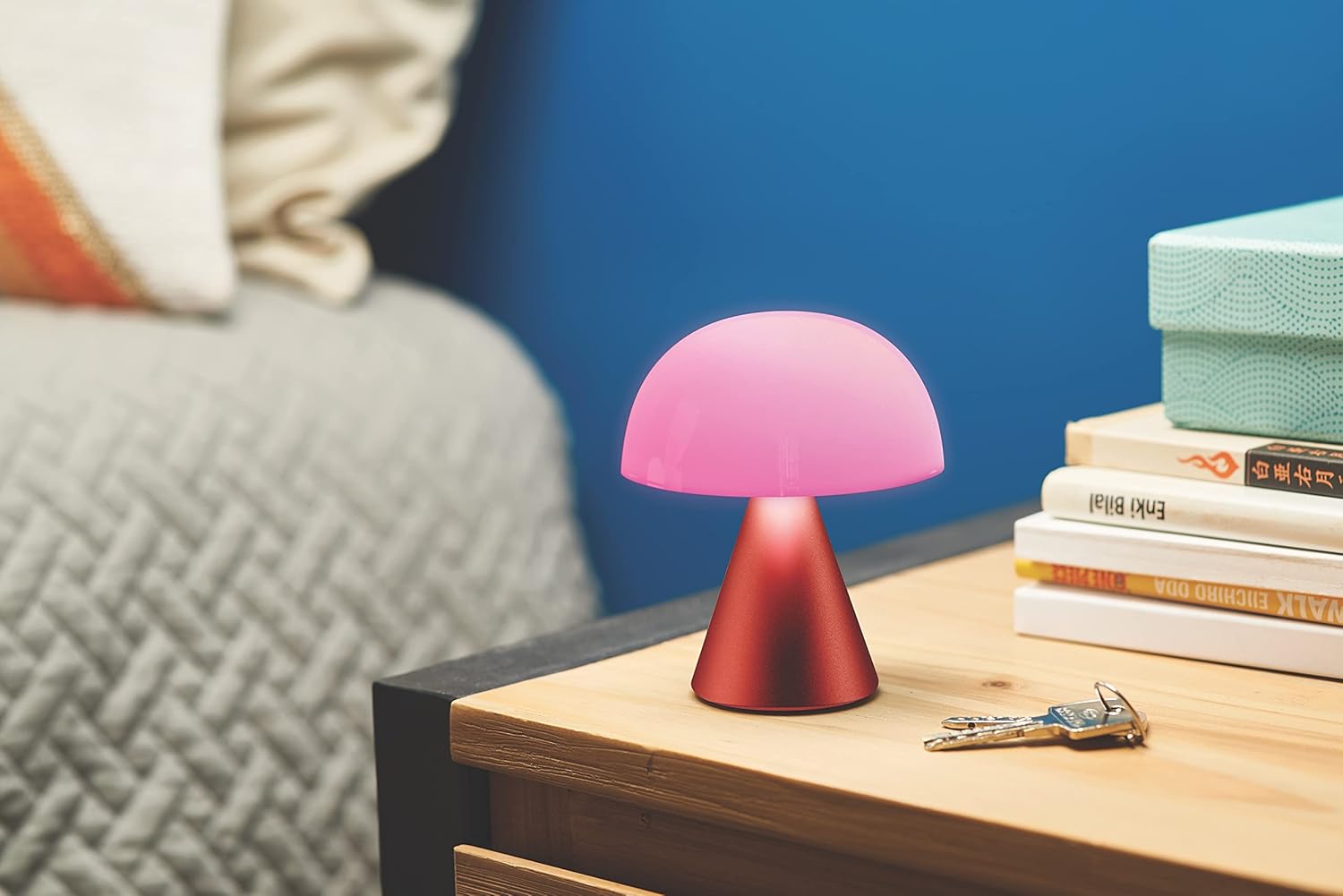 Lexon Mina M – Lámpara de noche LED, inalámbrica y recargable, aluminio pulido, mediano, color rojo oscuro