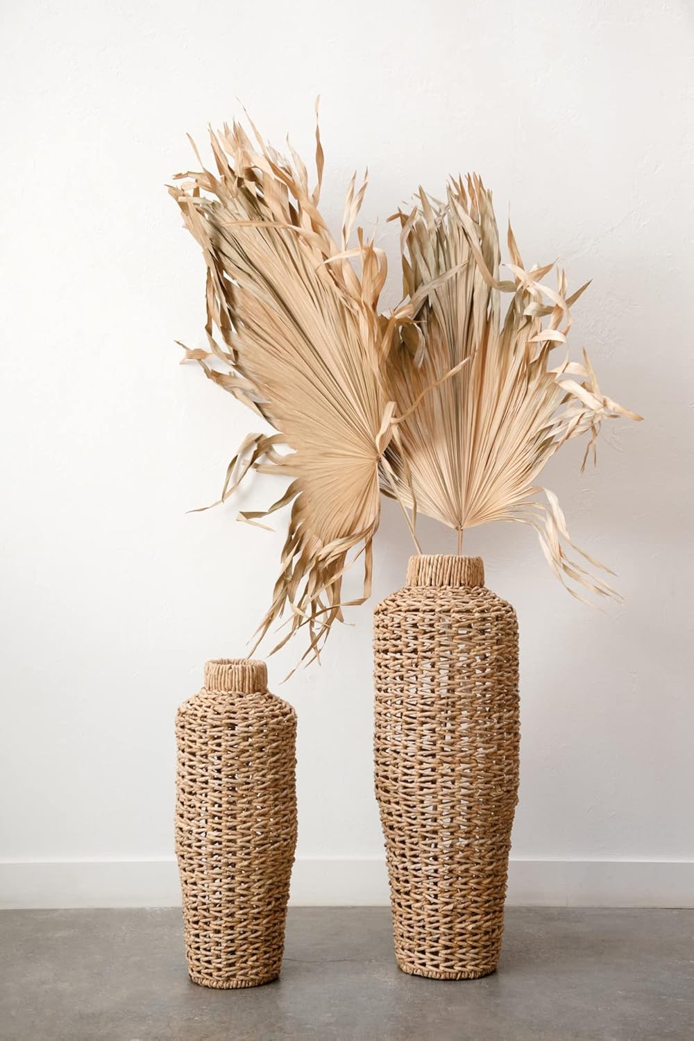 Creative Co-Op Jarrón de piso de ratán y jacinto de agua tejido a mano de 30 pulgadas de alto, beige