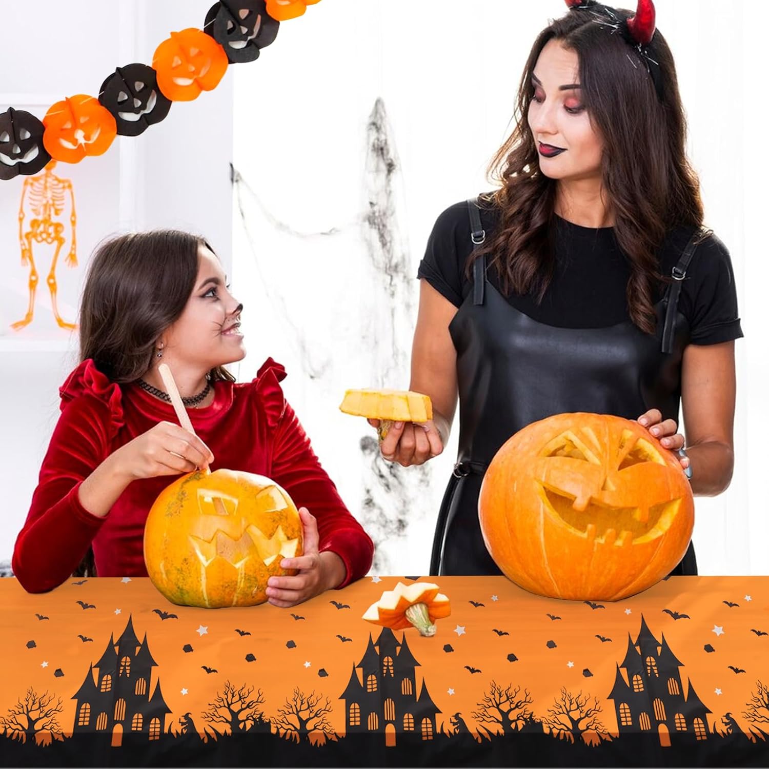 Imeepa 2 manteles de Halloween rectangulares de 54 x 72 pulgadas, mantel de plástico desechable con árbol de bruja de castillo, murciélago,